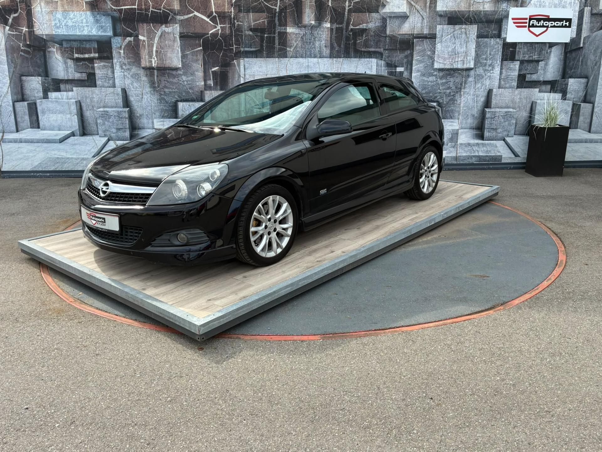 Opel Astra, 1.9 CDTi, 110KW, GTC - fotka 3
