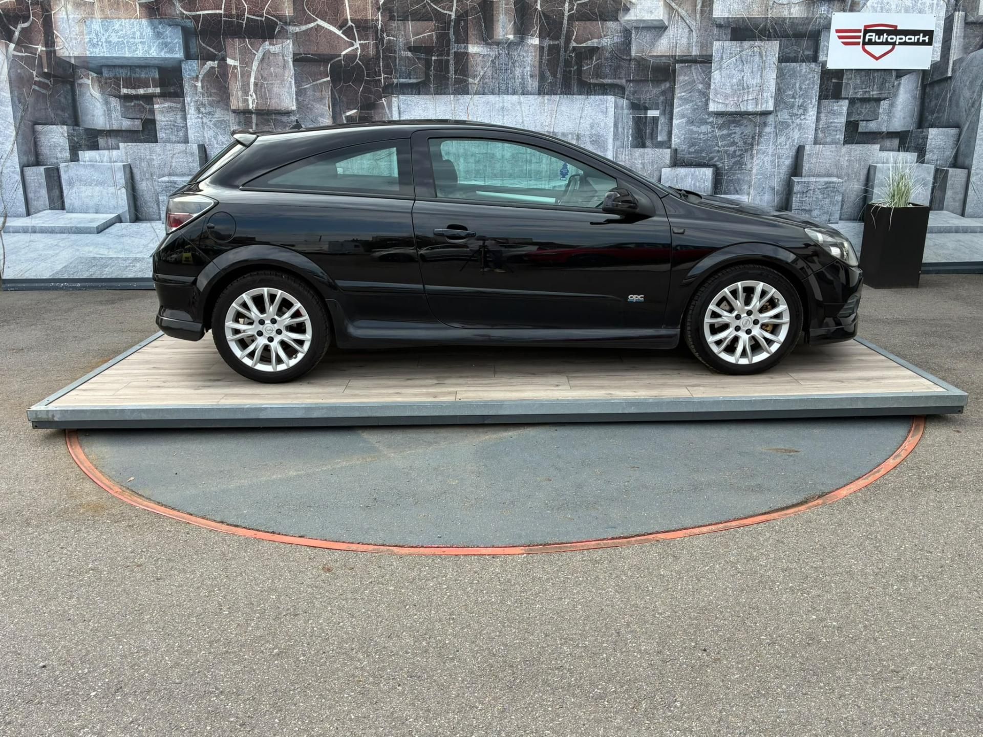 Opel Astra, 1.9 CDTi, 110KW, GTC - fotka 5