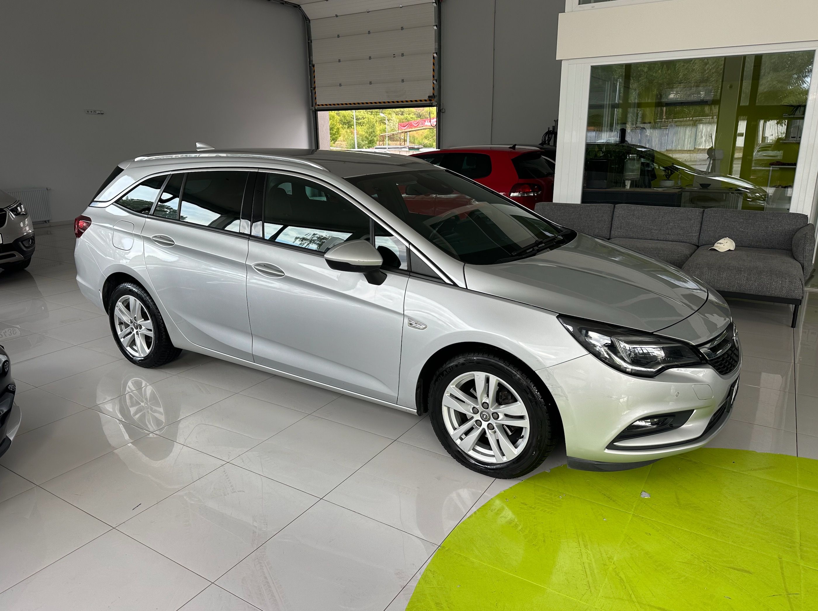Opel Astra, SportsTourer NOVÉ ROZVODY - fotka 2