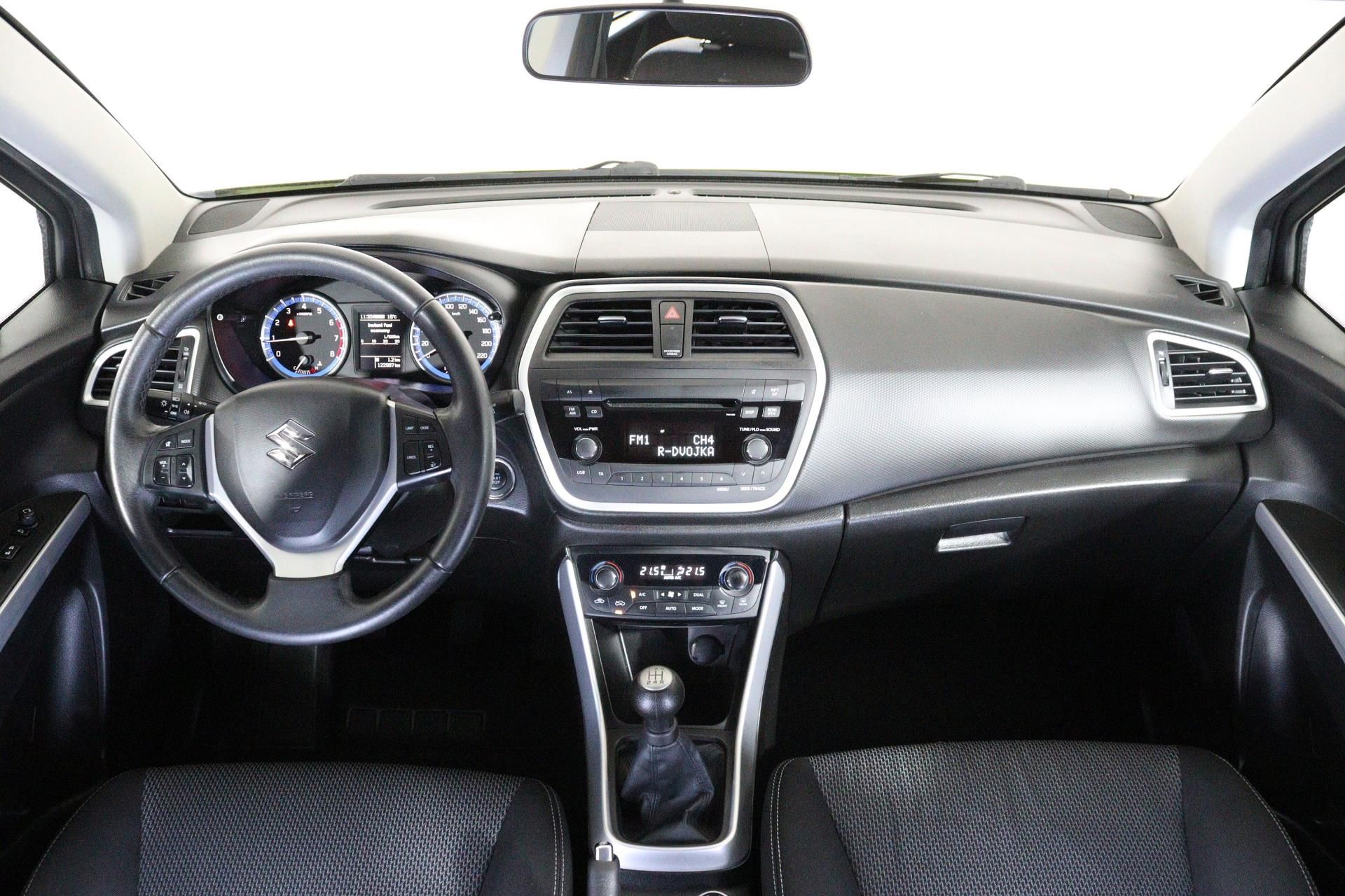 Suzuki SX4, 1.6i 88kw 4x4 - fotka 5