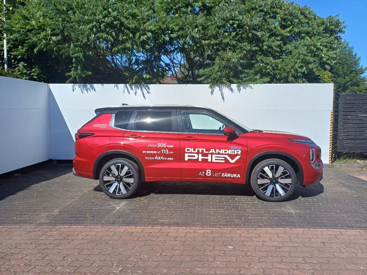 Mitsubishi Outlander, Instyle 2,4 MIVEC 2xelektromot - fotka 5