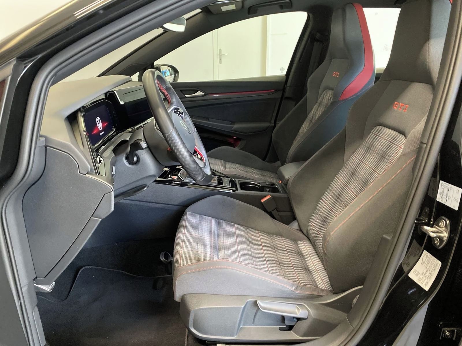 Volkswagen Golf, VIII GTI 2.0 TSI*Navi*Led*DAB* - fotka 4