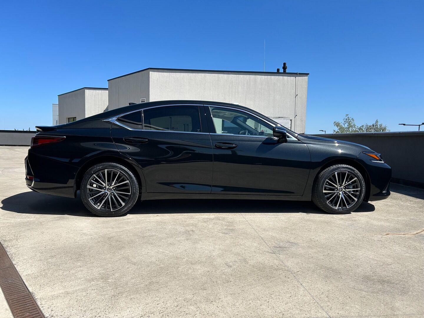 Lexus ES, 300h 2.5 HEV PRESTIGE TOP - fotka 6