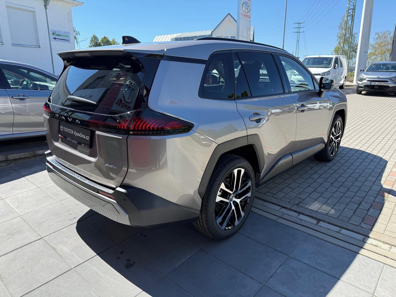 Toyota Rav4, 2.5PHEV 4x4 309PS Executive - fotka 4
