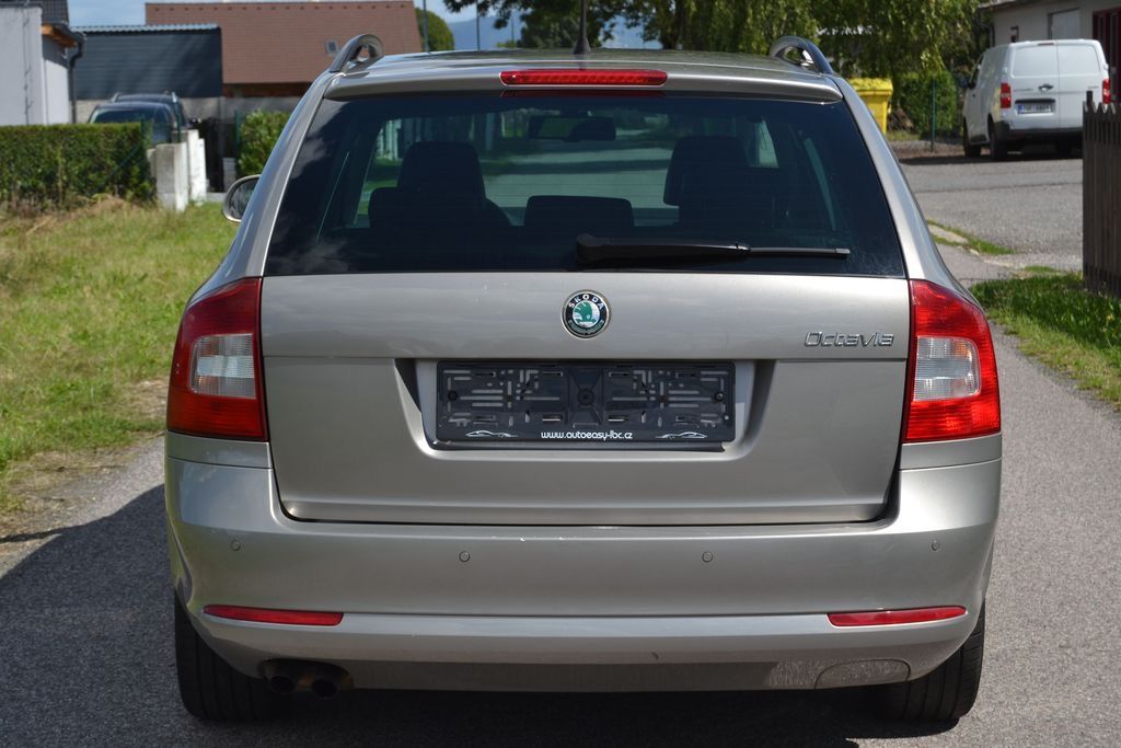Škoda Octavia, 1.4 TSI 90kW Elegance kombi - fotka 3