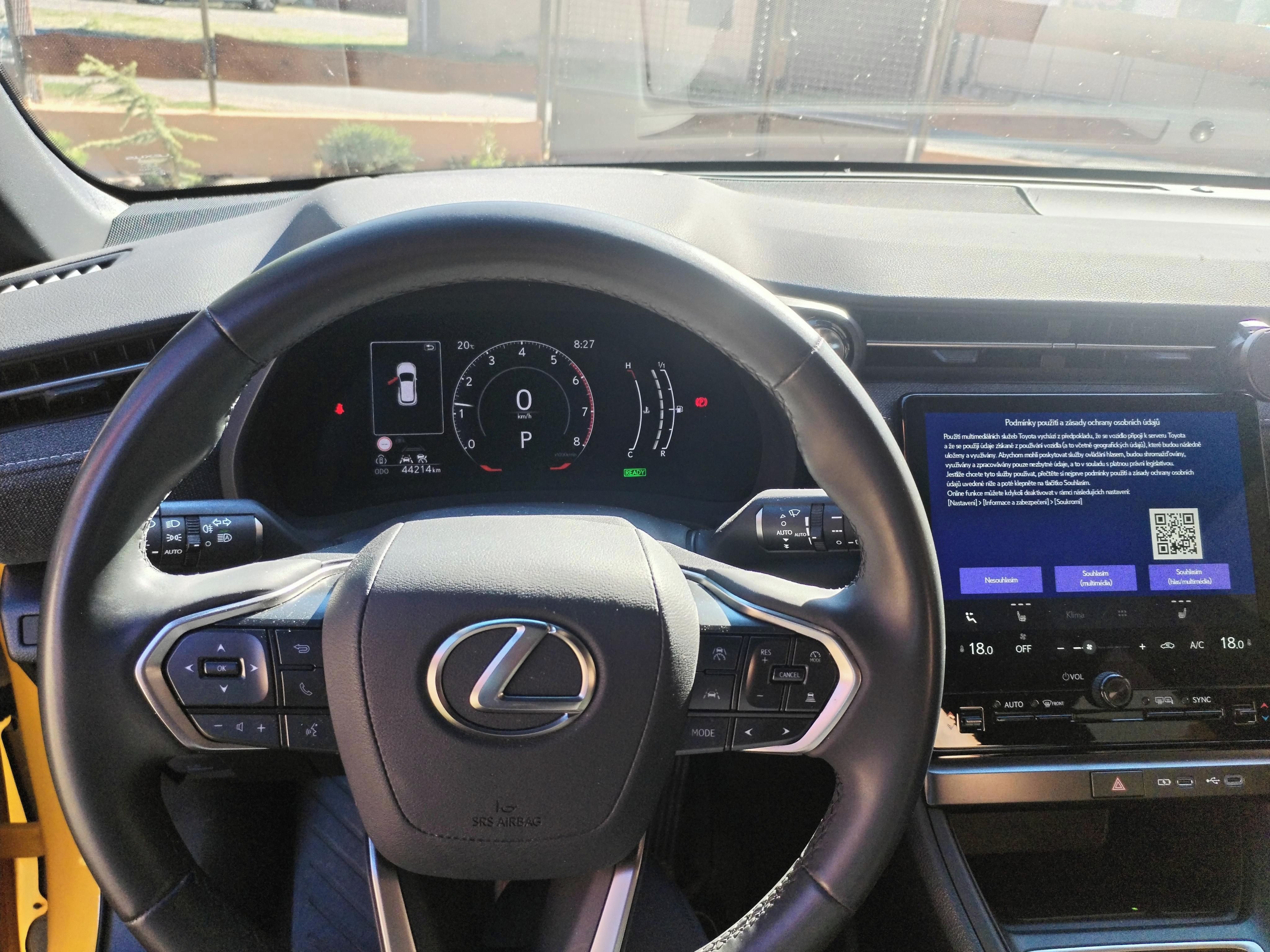 Lexus LBX, Servisováno - fotka 5