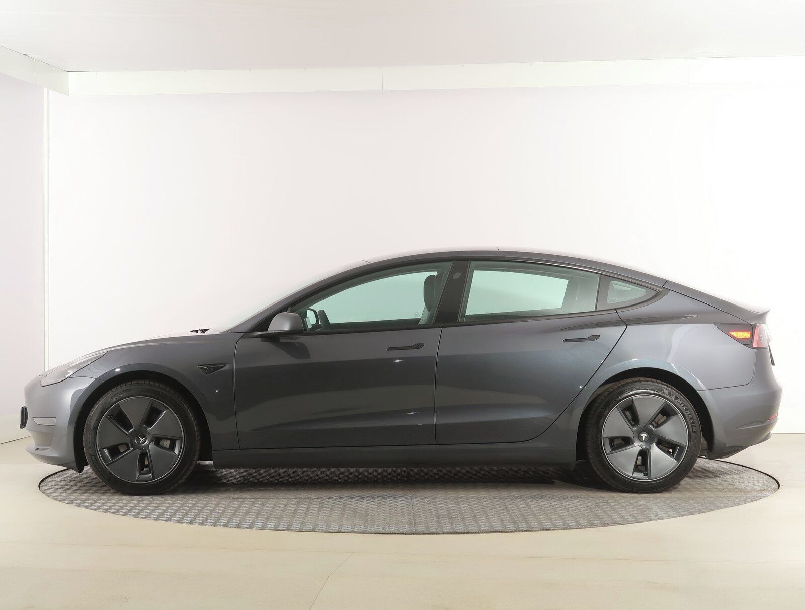 Tesla Model 3, Long Range 4WD 79kWh, SoH 97% - fotka 3