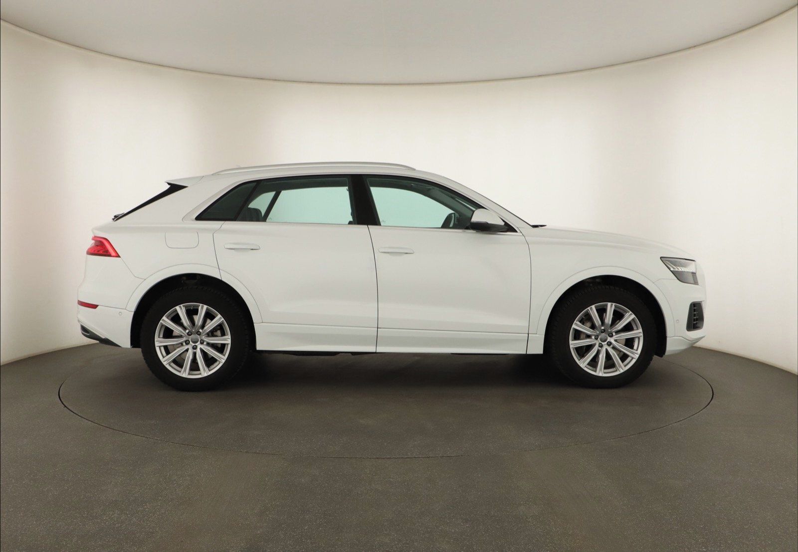 Audi Q8, 55 TFSI, ČR, Panorama, Kůže - fotka 6