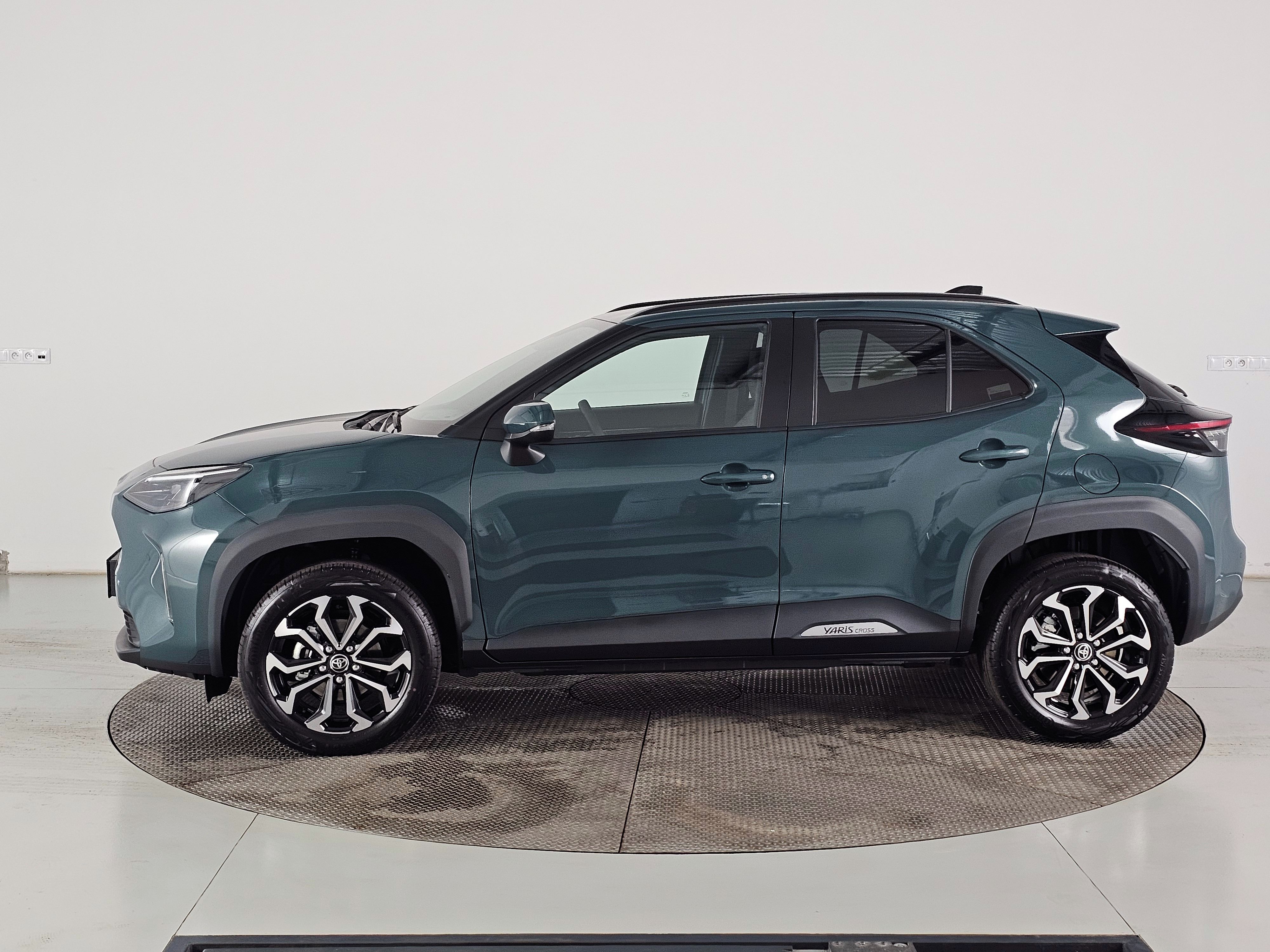 Toyota Yaris Cross, 1.5 HEV 130k Style 4x2 - fotka 2