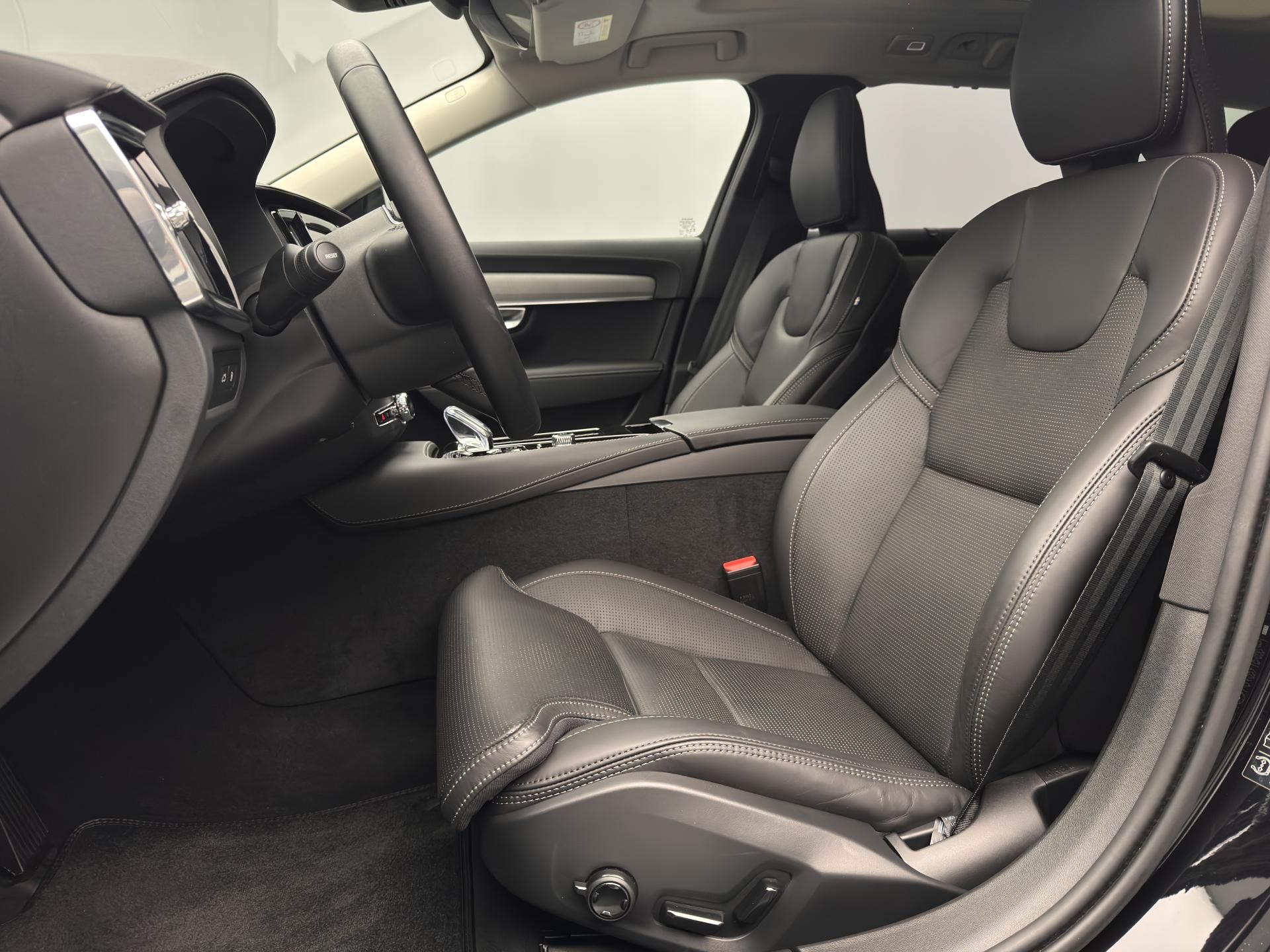 Volvo V90, T8 AWD RECHARGE ULTRA - fotka 4