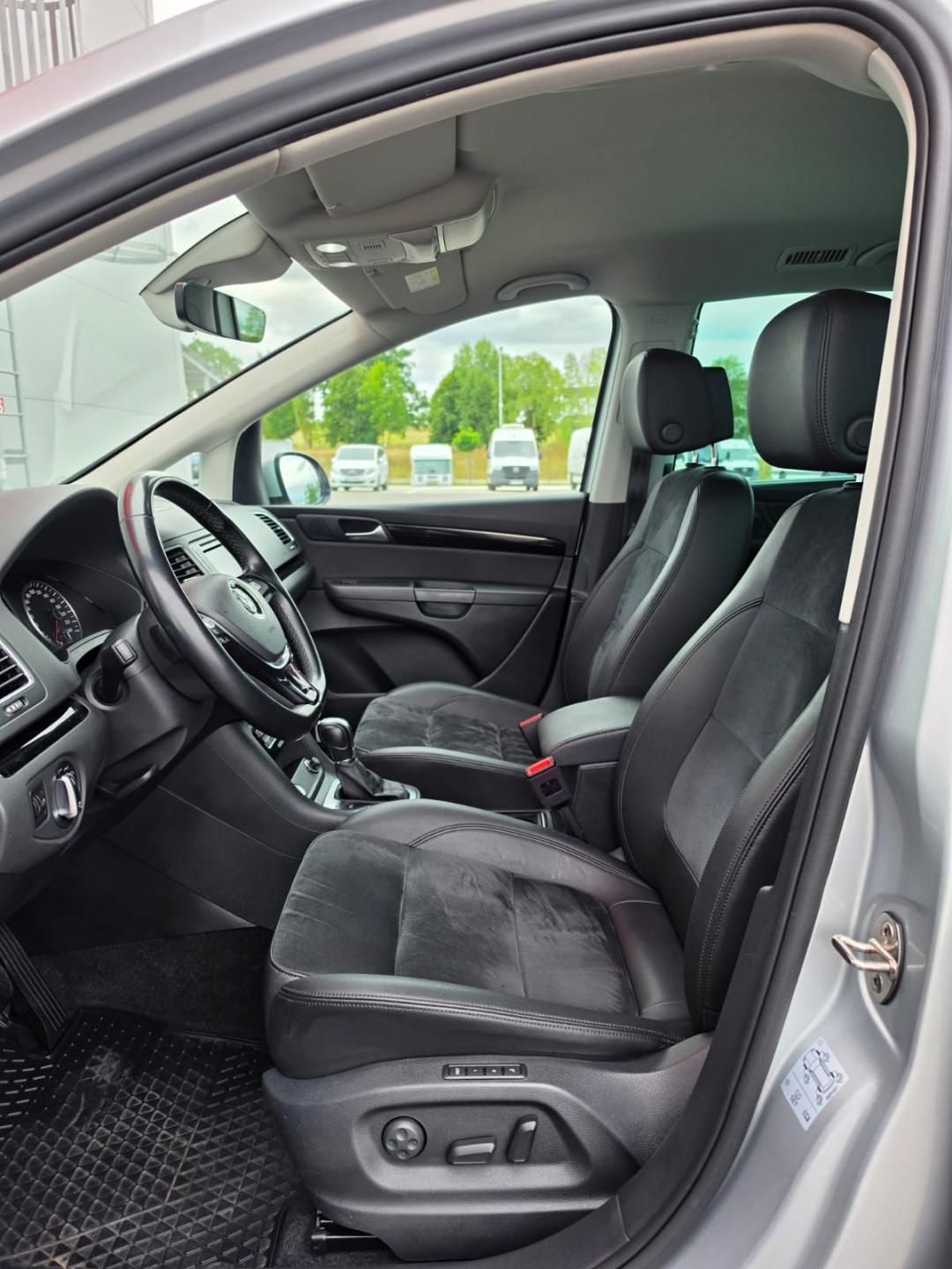 Volkswagen Sharan, 2.0TDI DSG 4x4 7-M Webasto TZ - fotka 6