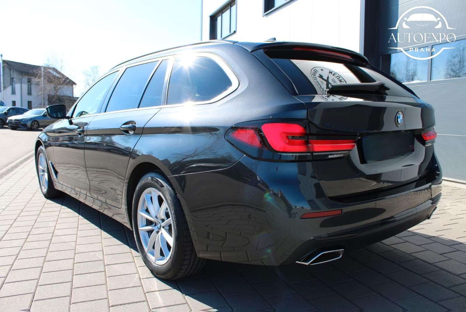 BMW Řada 5, 520d xDrive Touring*LED*TAŽNÉ - fotka 4