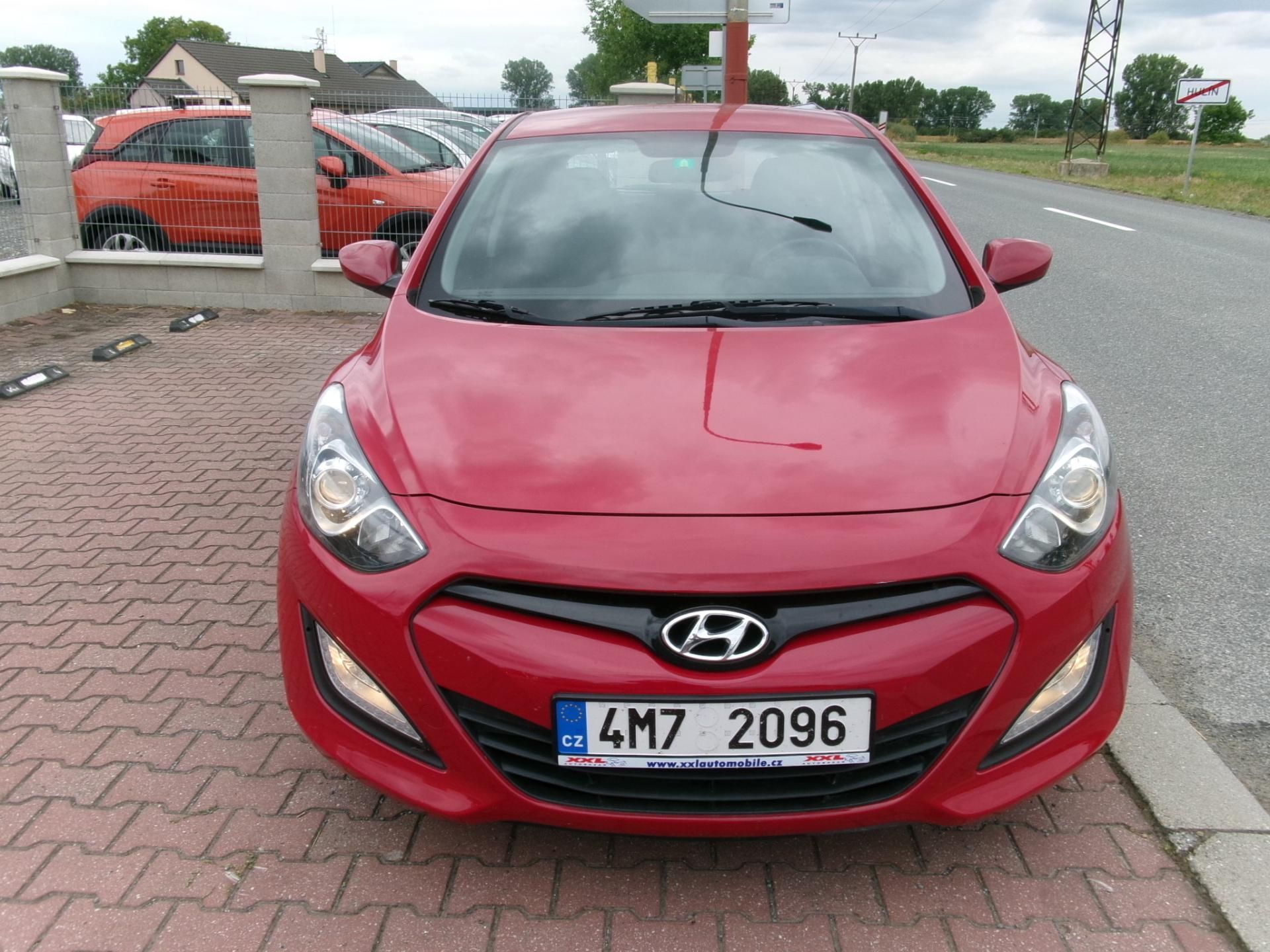 Hyundai i30, 1,6 16V KLIMA TEMP ČR - fotka 2