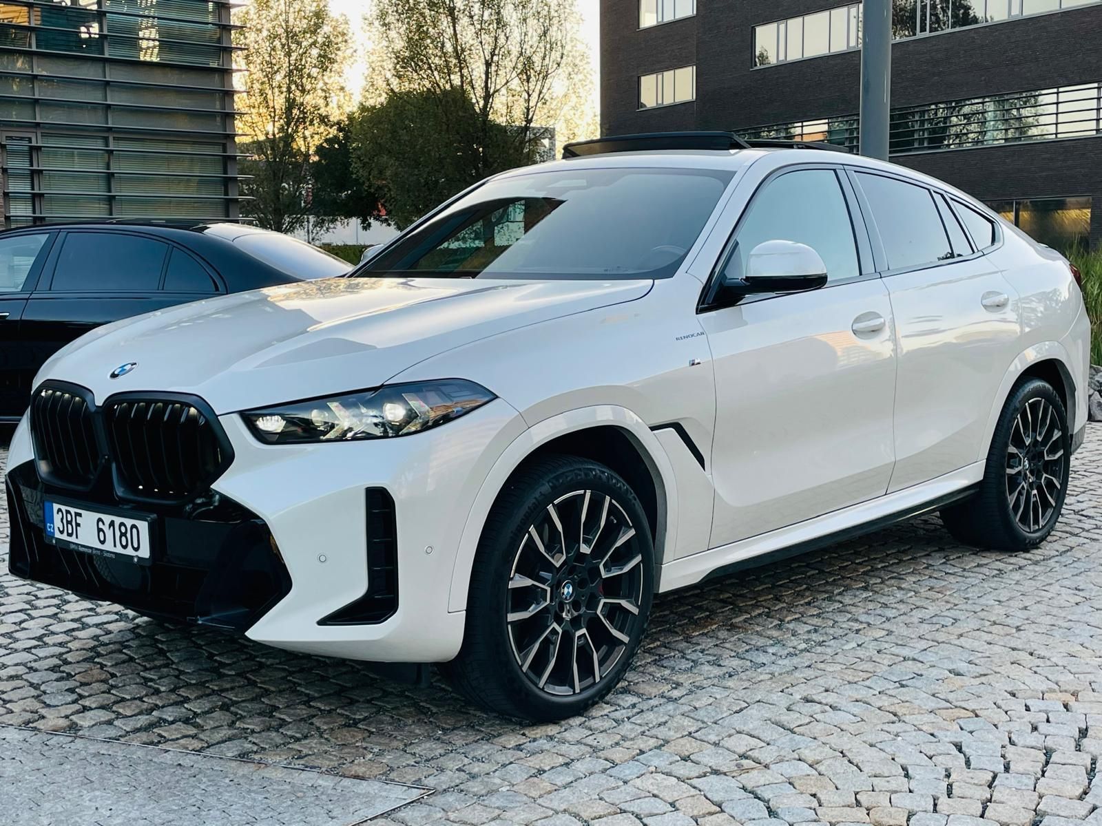 BMW X6, 40D MSPORT 4x4 SERVISKA TAŽNÉ - fotka 4