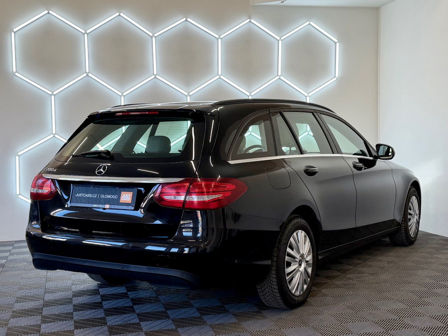 Mercedes-Benz Třídy C, 200D 100kW/AUTOMAT/ČR - fotka 4