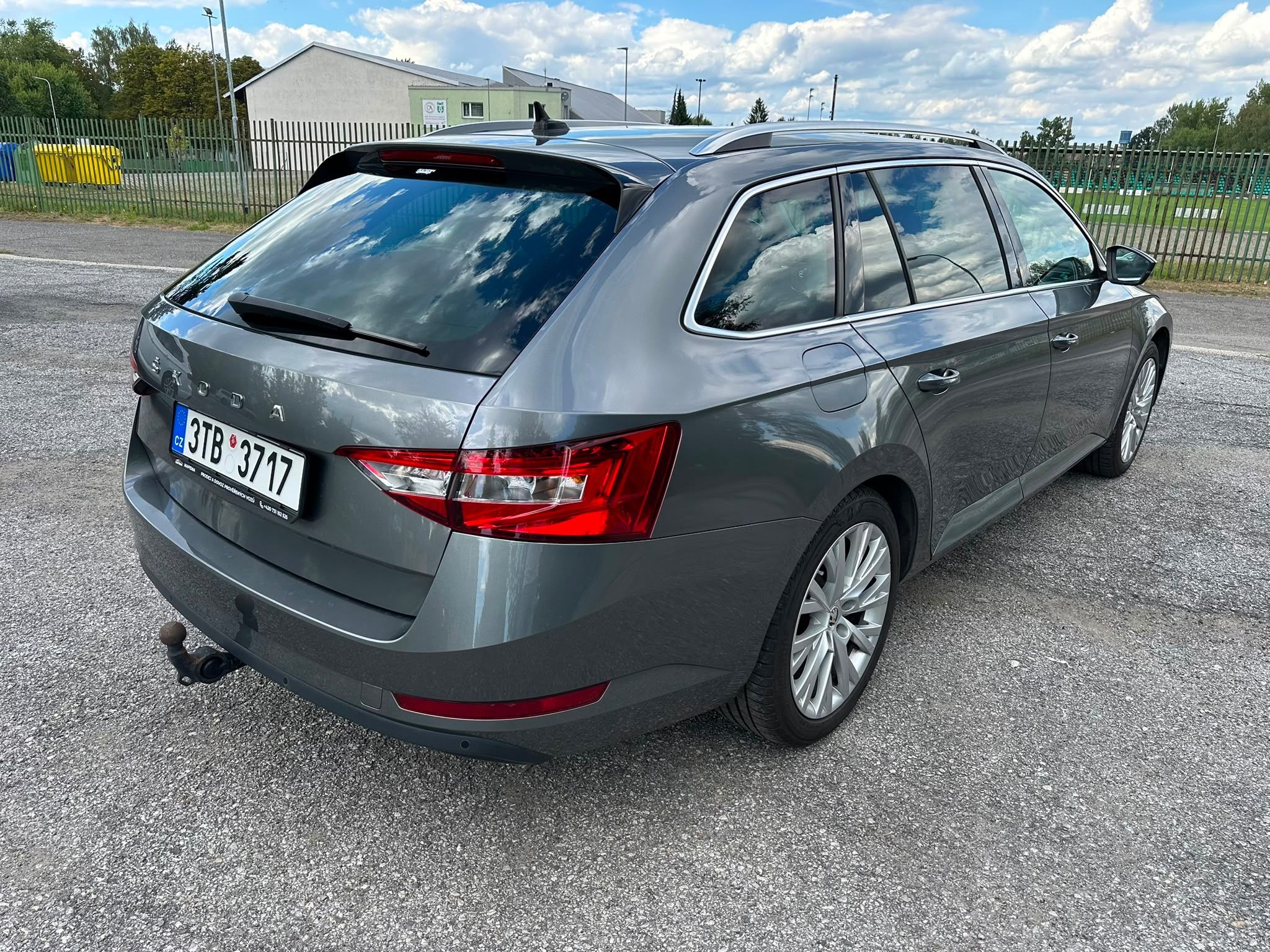 Škoda Superb, Škoda Superb kombi 1.5 TSI DSG - fotka 4