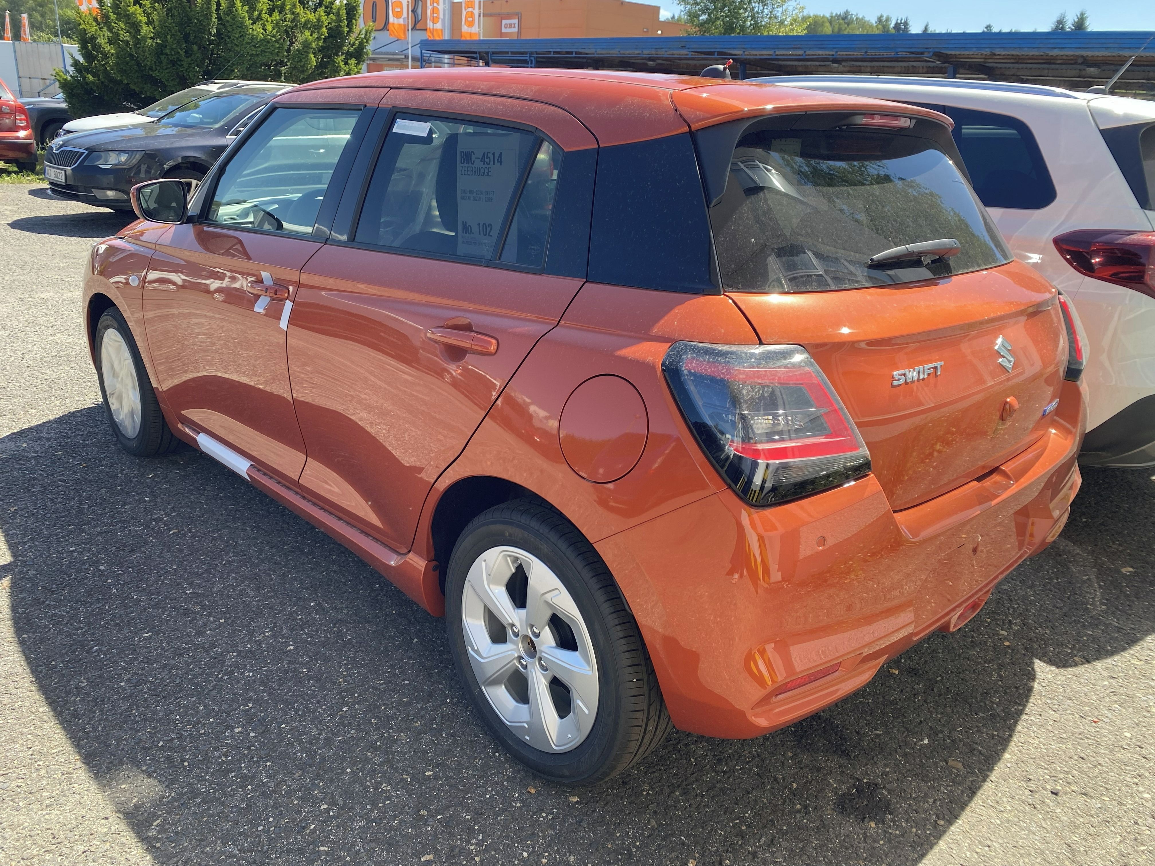Suzuki Swift, 1.2 Premium CVT Hybrid - fotka 3