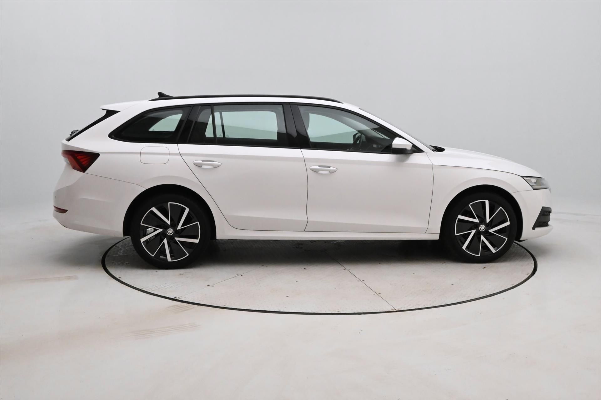 Škoda Octavia, 1,4 TSI iV 110 kW DSG Ambition - fotka 4