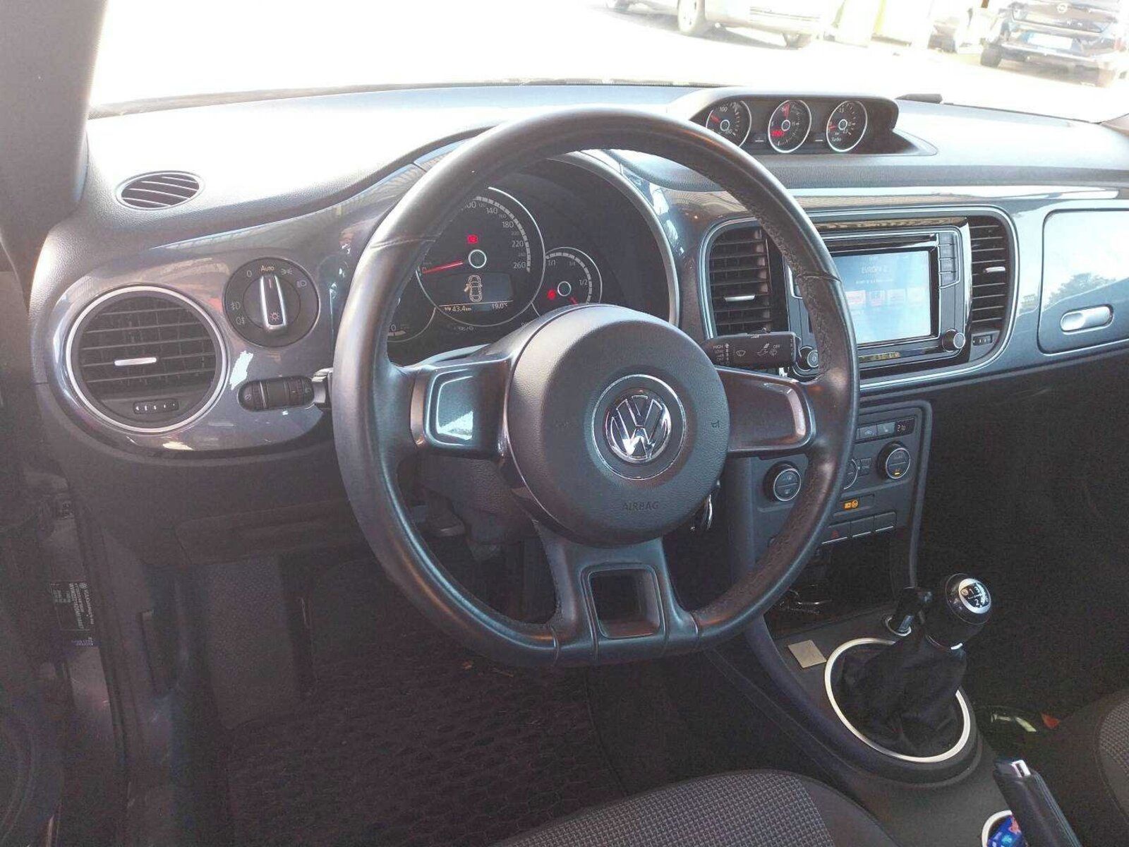 Volkswagen Beetle, 1.2 TSI, Automatická klima - fotka 3