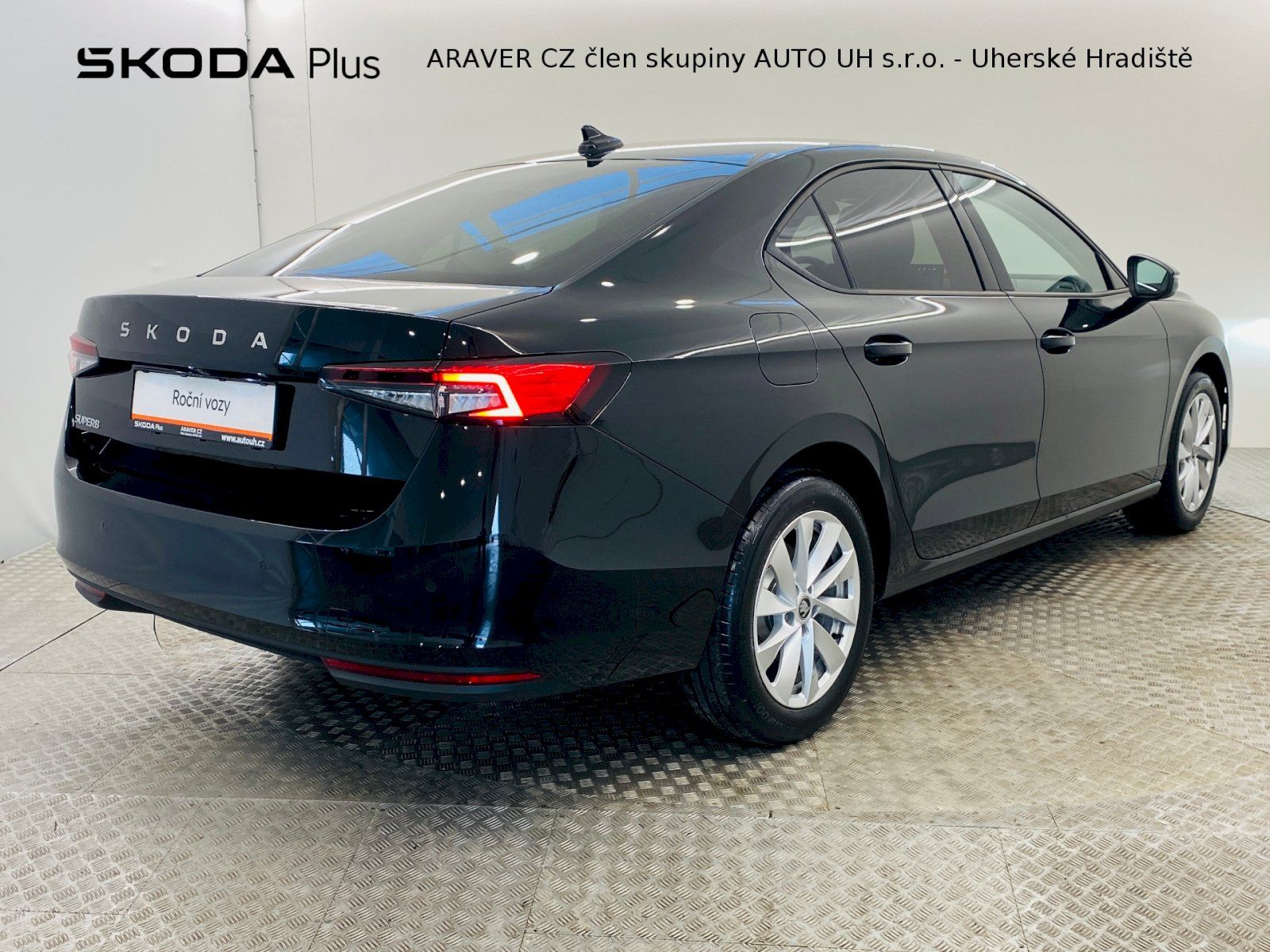 Škoda Superb, SELECTION 2,0TDI 110kW DSG/7 - fotka 2