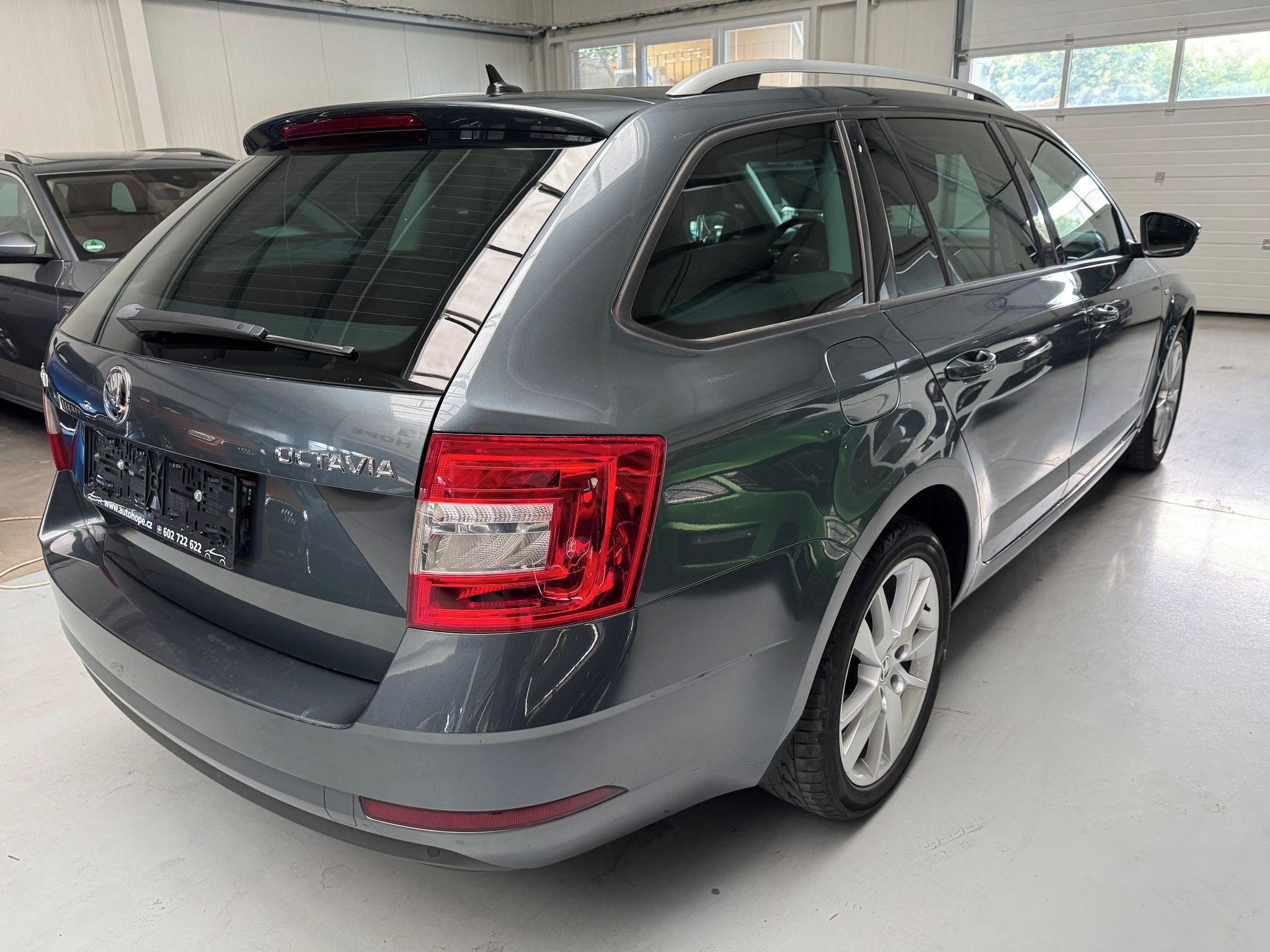 Škoda Octavia, combi 1,6TDi DSG Ambition - fotka 6