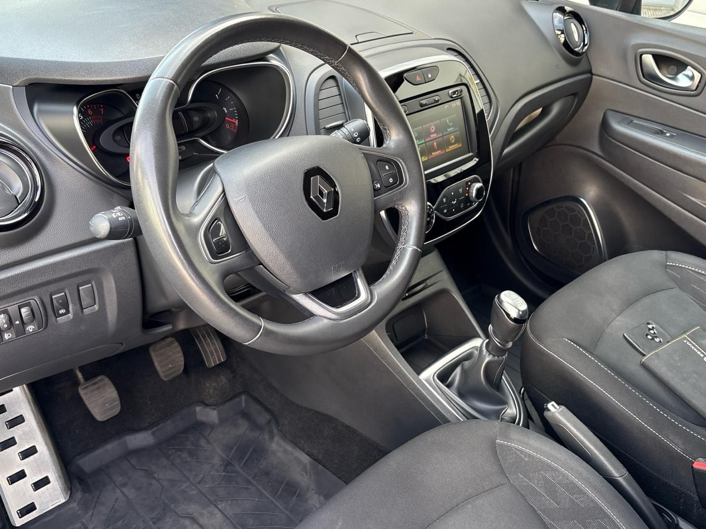 Renault Captur, LIMITED 1.3 TCe MAN6, ČR - fotka 6