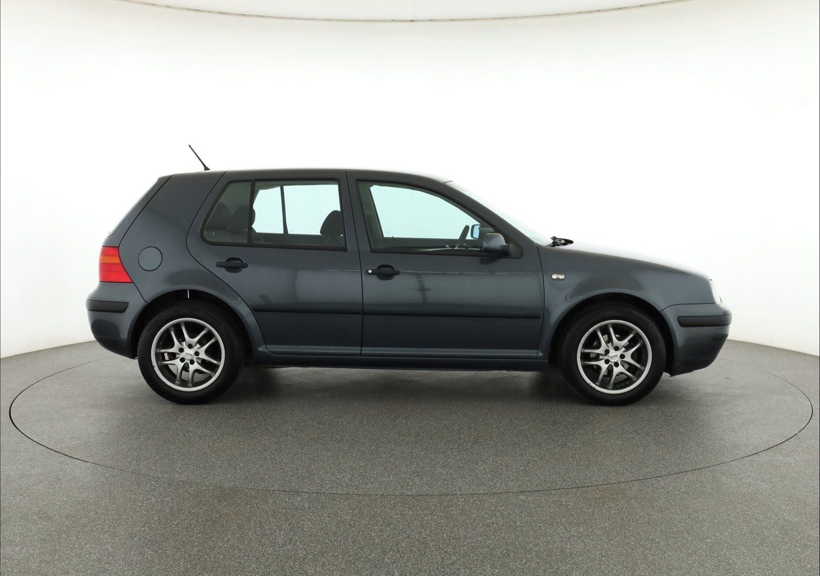 Volkswagen Golf, 1.4 16V, Klima - fotka 6