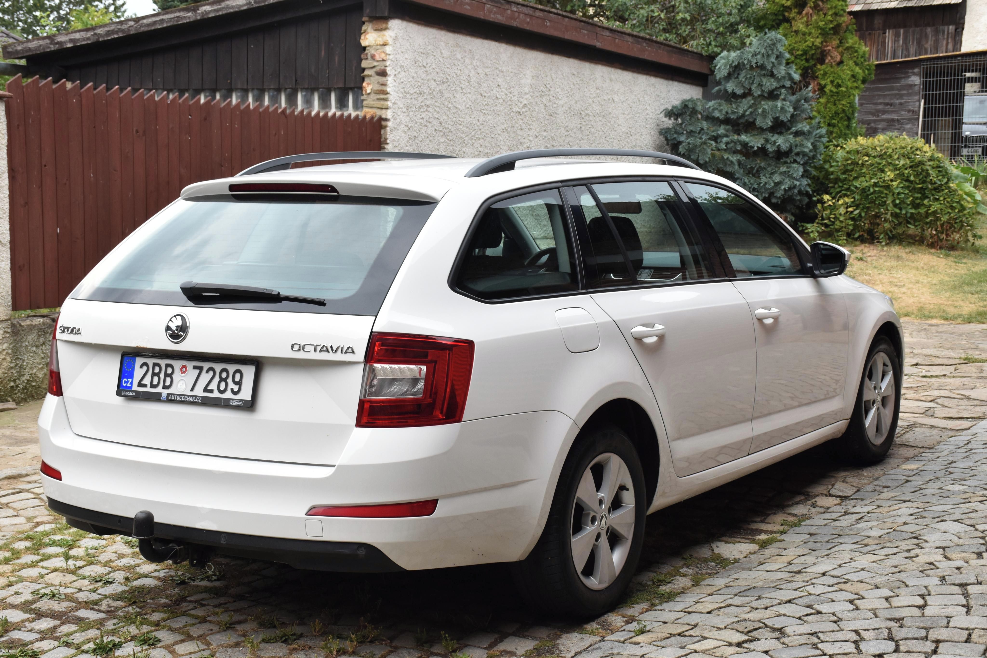 Škoda Octavia, Combi Elegance 1.6TDI tažné - fotka 4