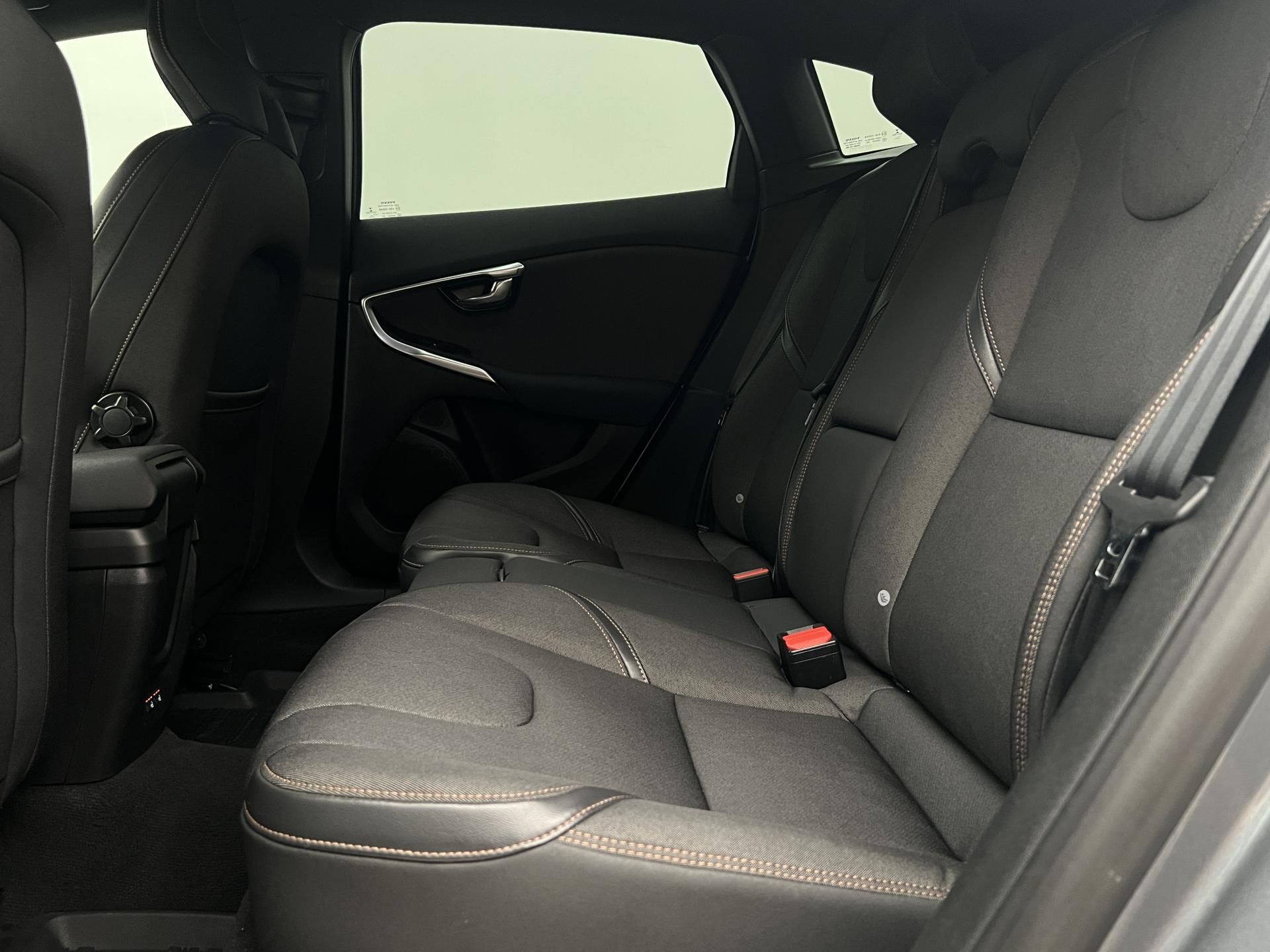 Volvo V40, CC D3 PLUS AUT - fotka 6