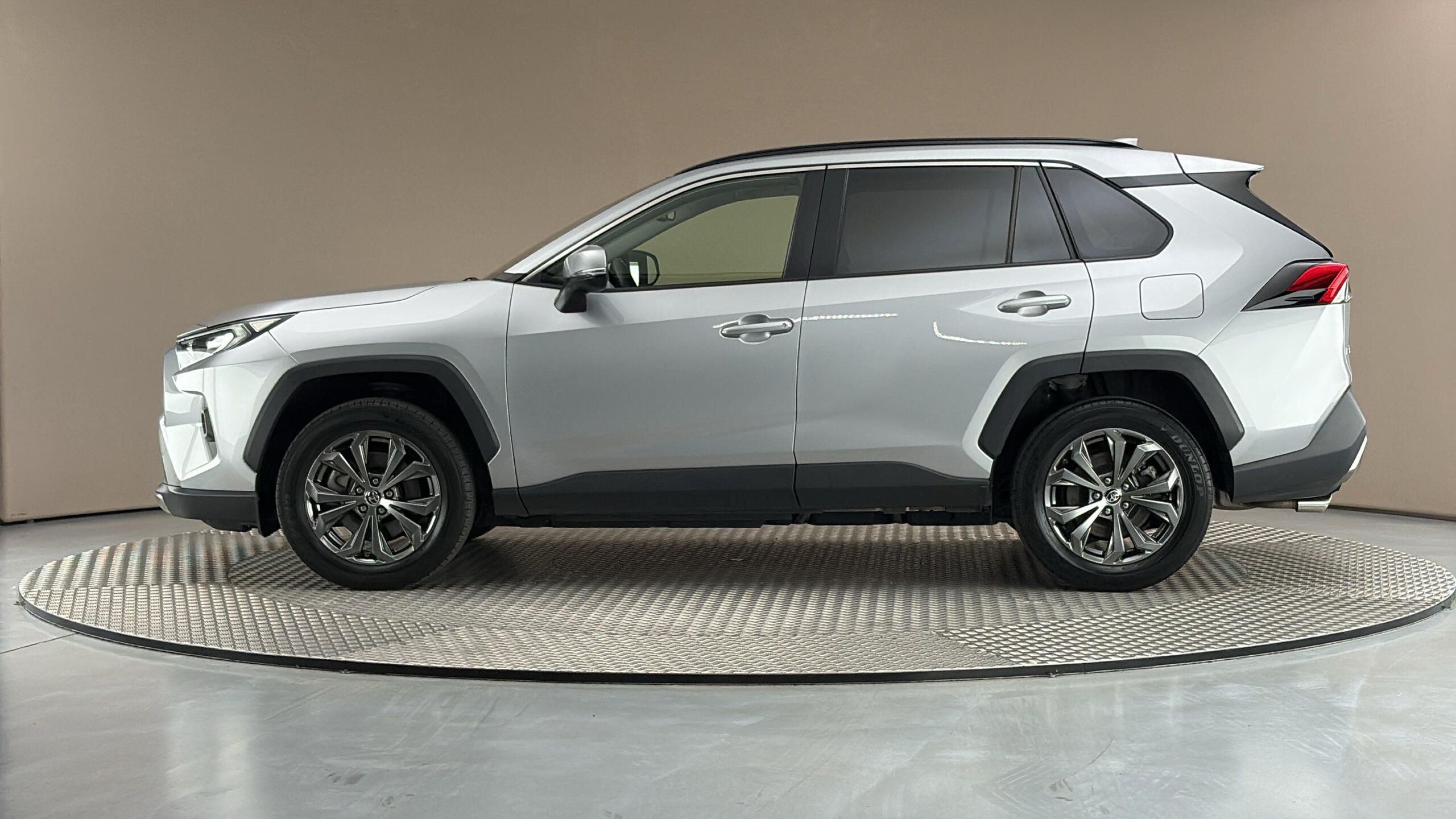 Toyota Rav4, 2.5 Hybrid AUT 4x4 Comfort - fotka 4
