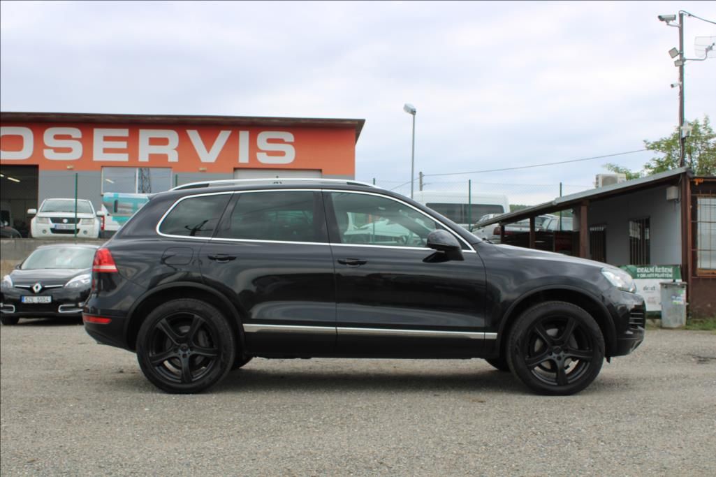 Volkswagen Touareg, 3,0 TDi  4 x 4, AUTOMAT, DPH - fotka 4