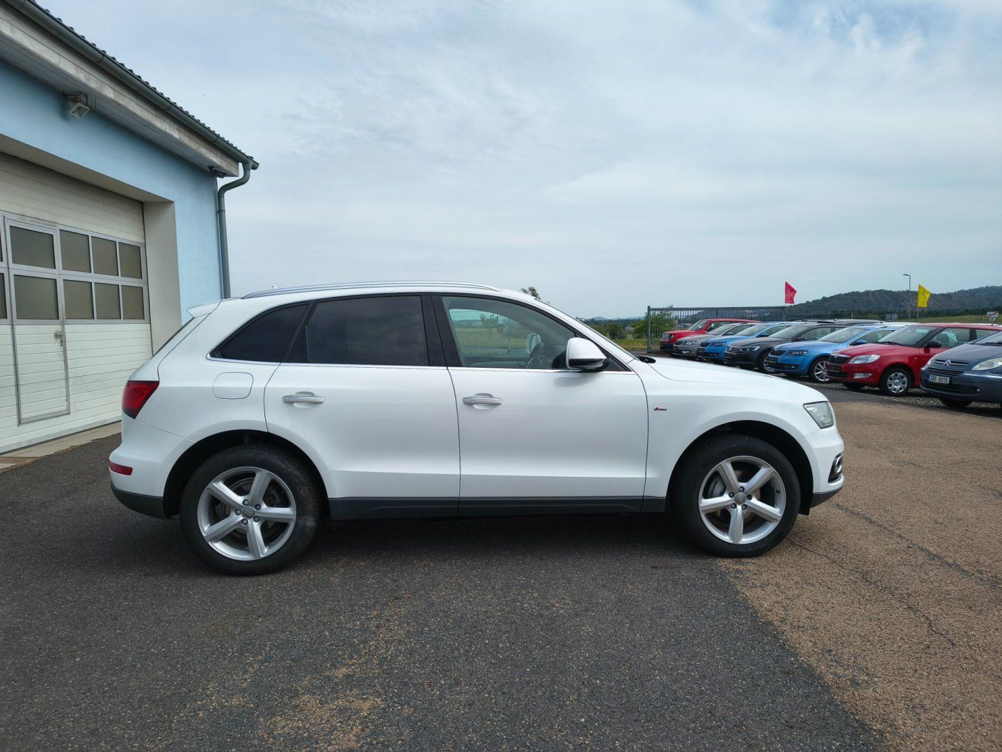 Audi Q5, 2,0TDi S-LINE,4x4, 140kW,navi - fotka 4
