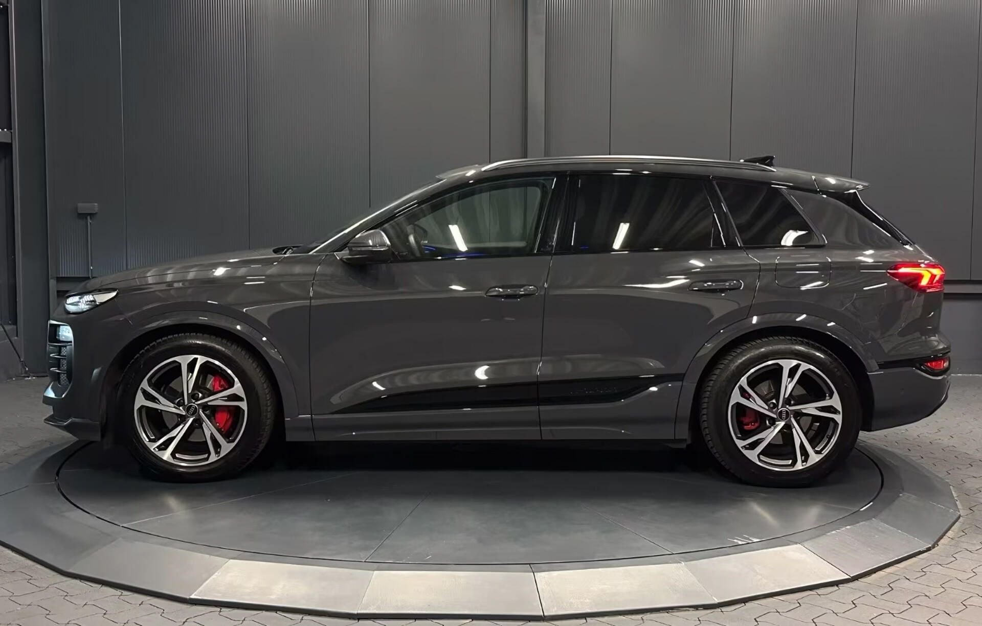 Audi Q6 e-tron, perf. S-Line B&O Vzduch Pano - fotka 5