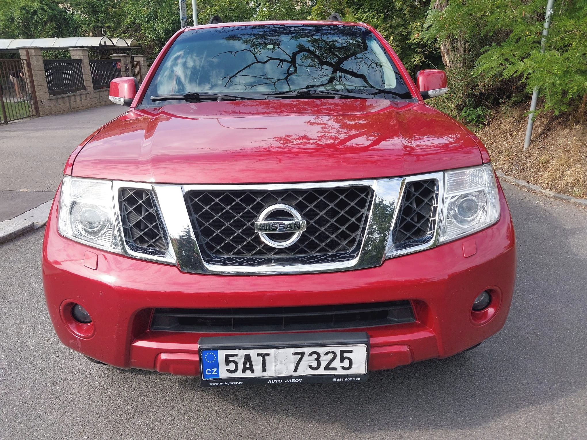 Nissan Pathfinder, 2.5 DCi 140 kW Automat 7míst - fotka 2
