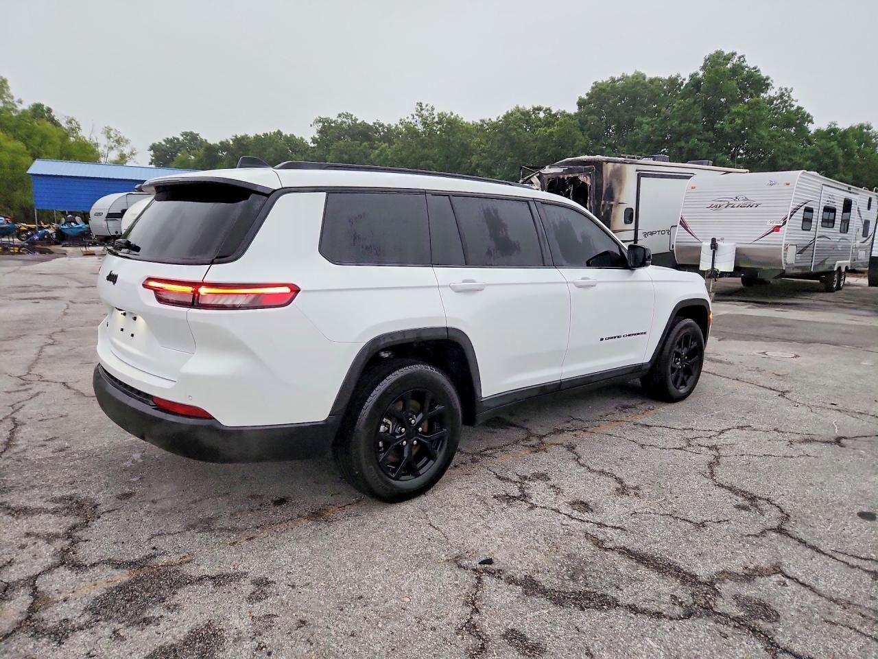 Jeep Grand Cherokee, Auto na cestě - fotka 3