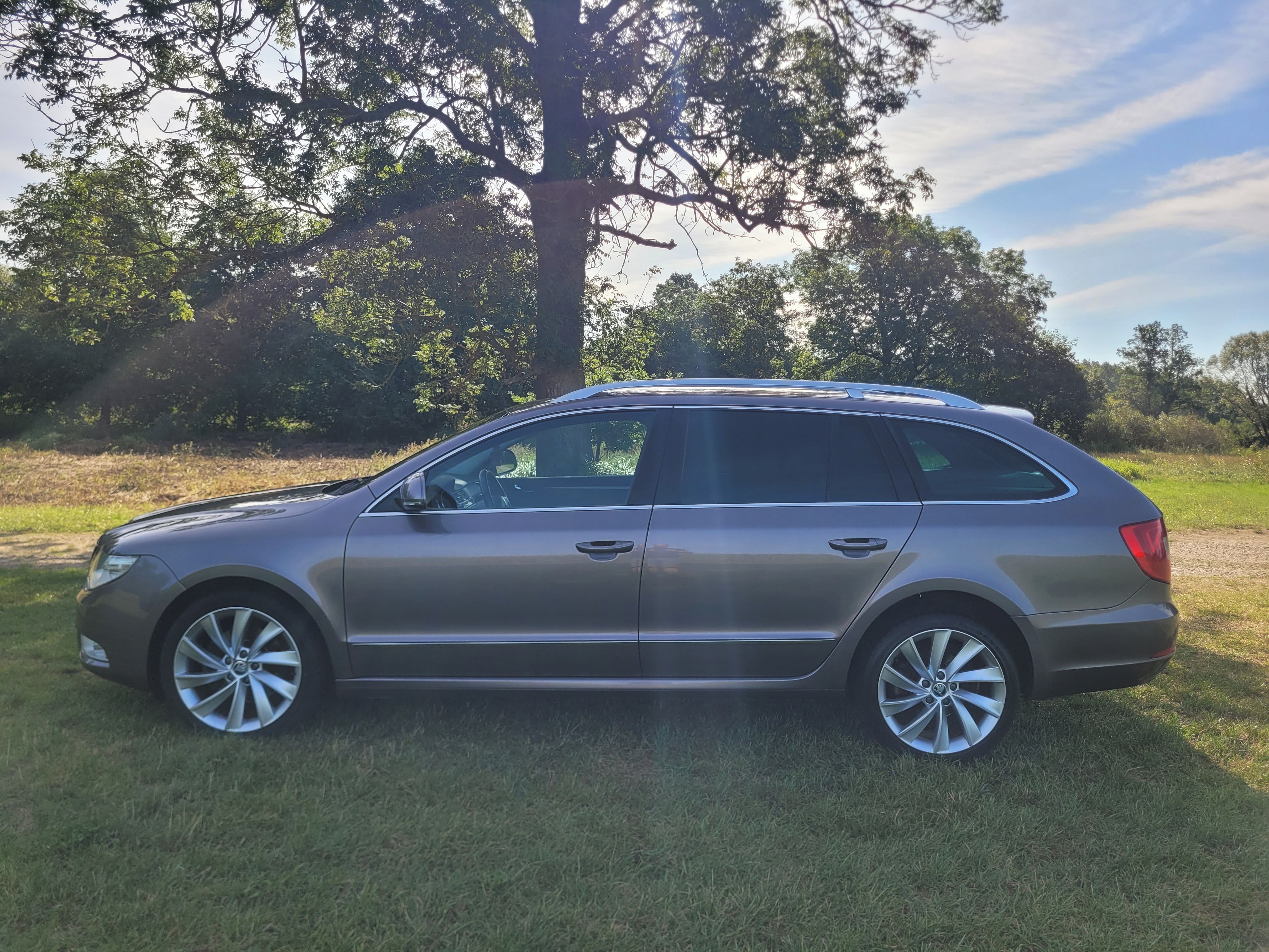 Škoda Superb, Kombi 2,0 TDI 125kW - fotka 2