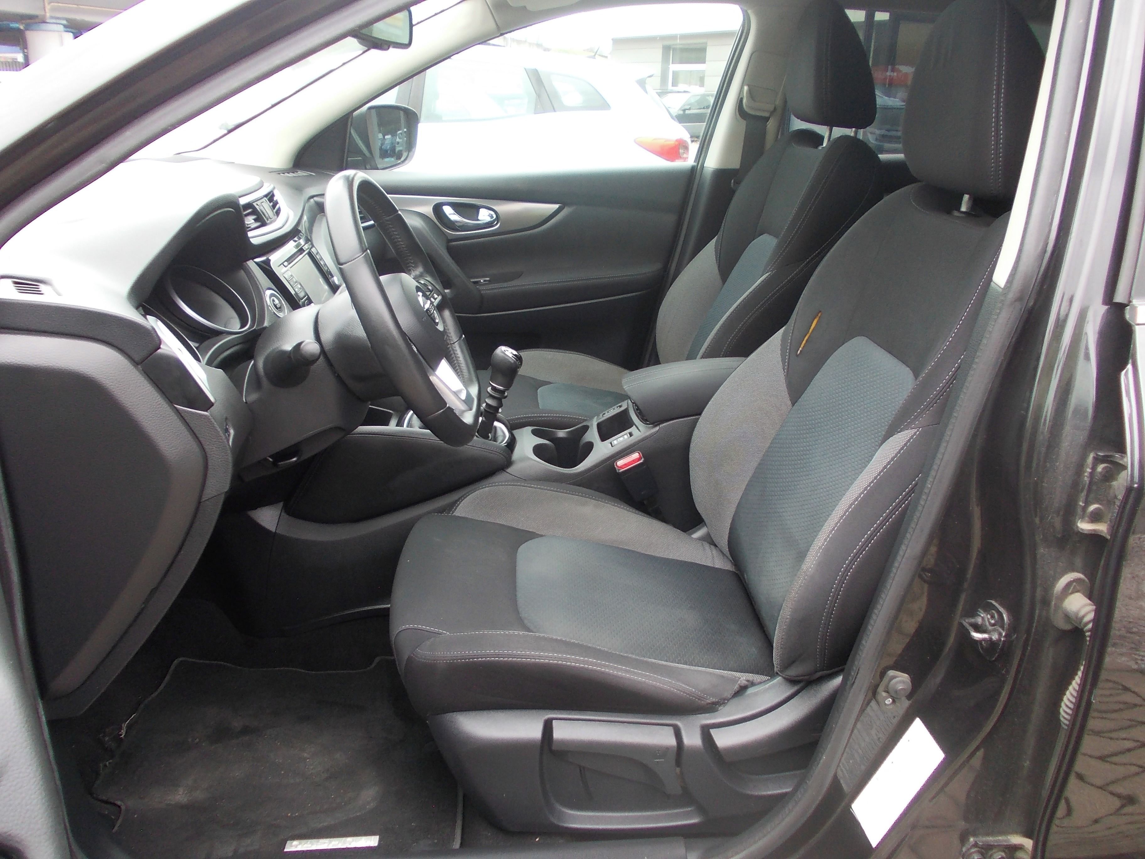 Nissan Qashqai, 1.2DIG-T 85KW PANORAMA ČR - fotka 6