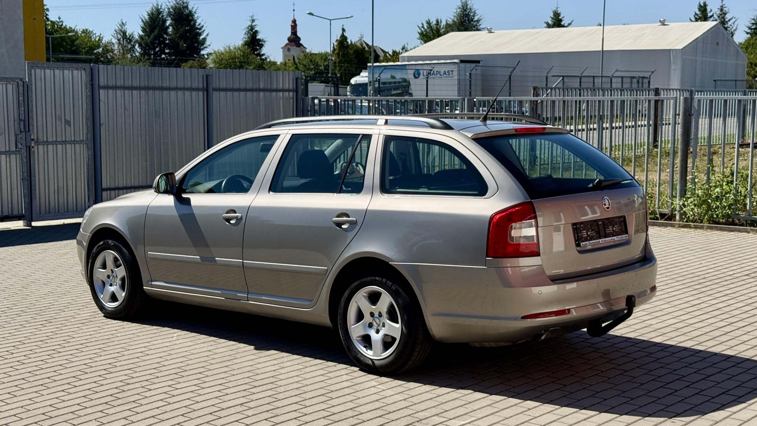 Škoda Octavia, 1.6MPi*75kW*ELEGANCE*1.MAJ* - fotka 2