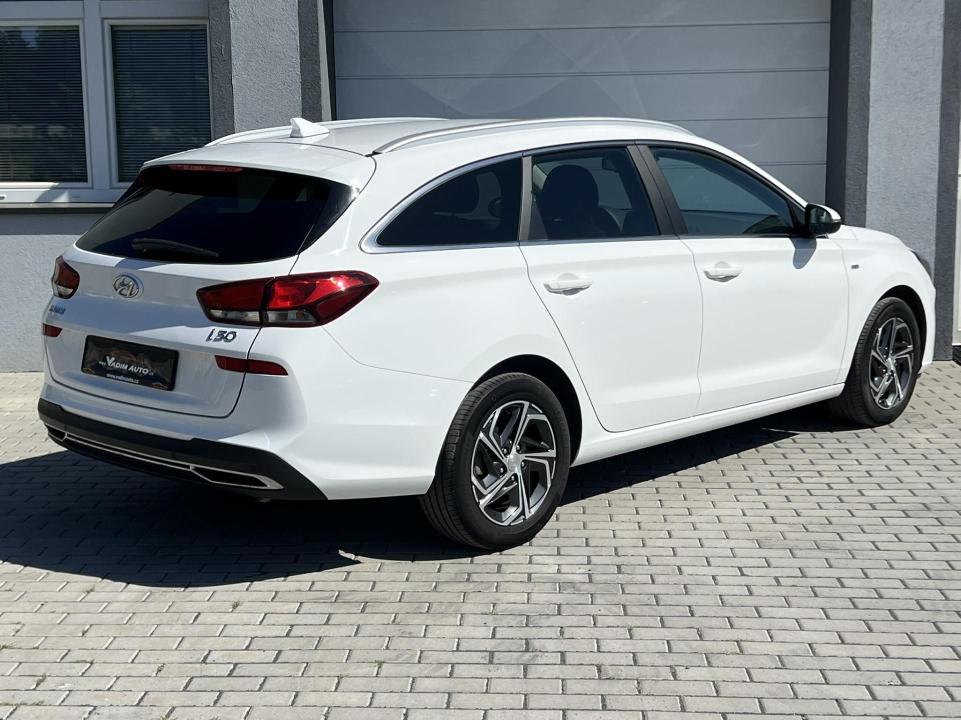 Hyundai i30, 1.5T-GDi 118kW SMART KAMERA - fotka 4