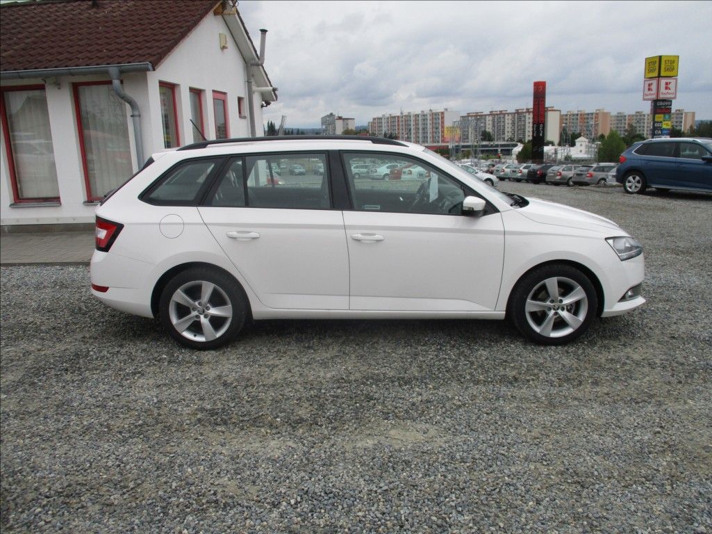 Škoda Fabia, 1,0 TSI, klima,servis,1.maj,CZ - fotka 5