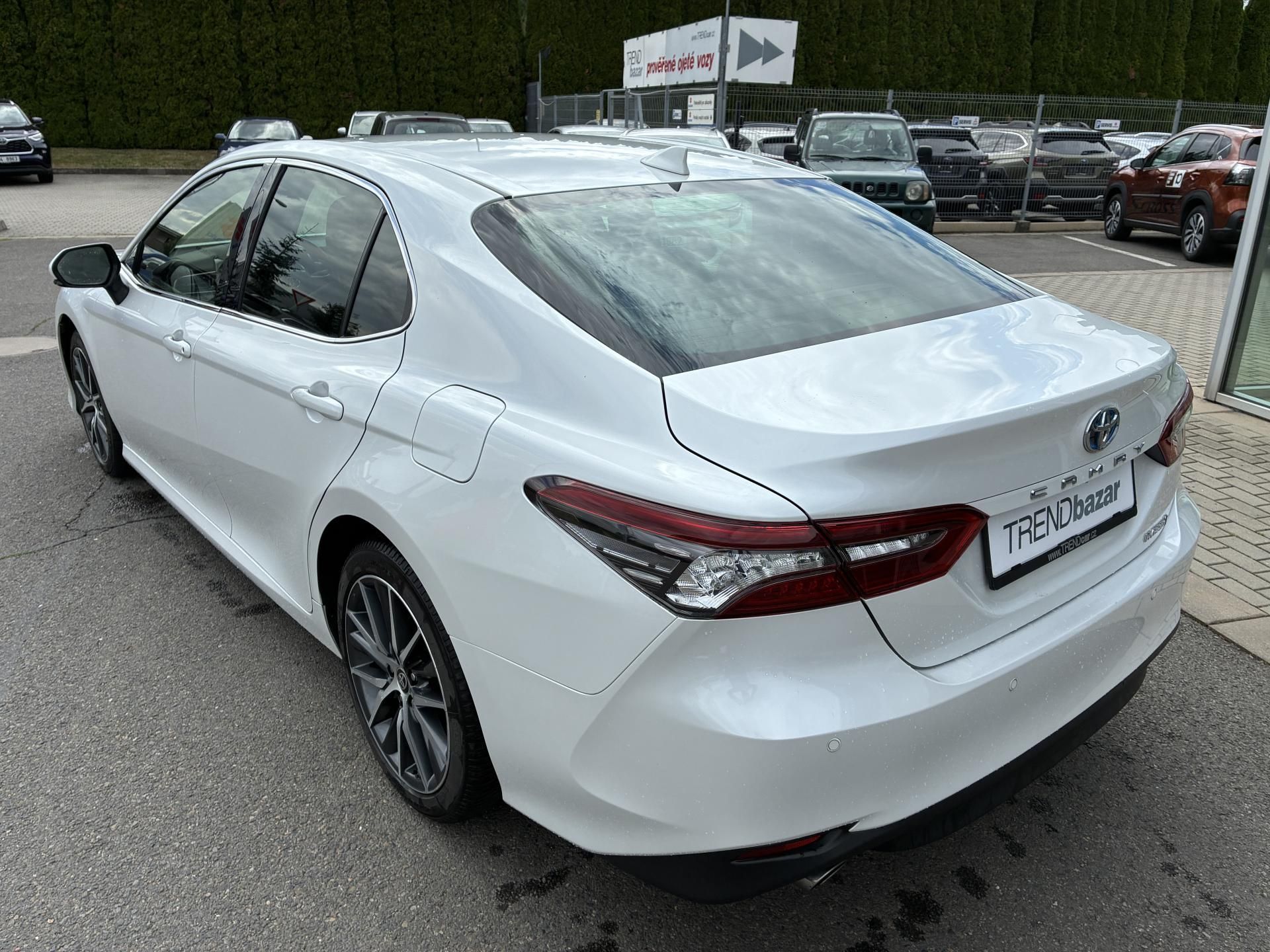 Toyota Camry, 2,5Hybrid Executive - fotka 5