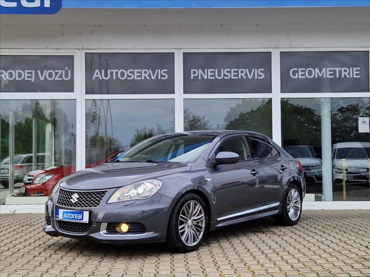 Suzuki Kizashi, 2,4 i 4x4 XENON AC ŠÍBR VÝHŘEV