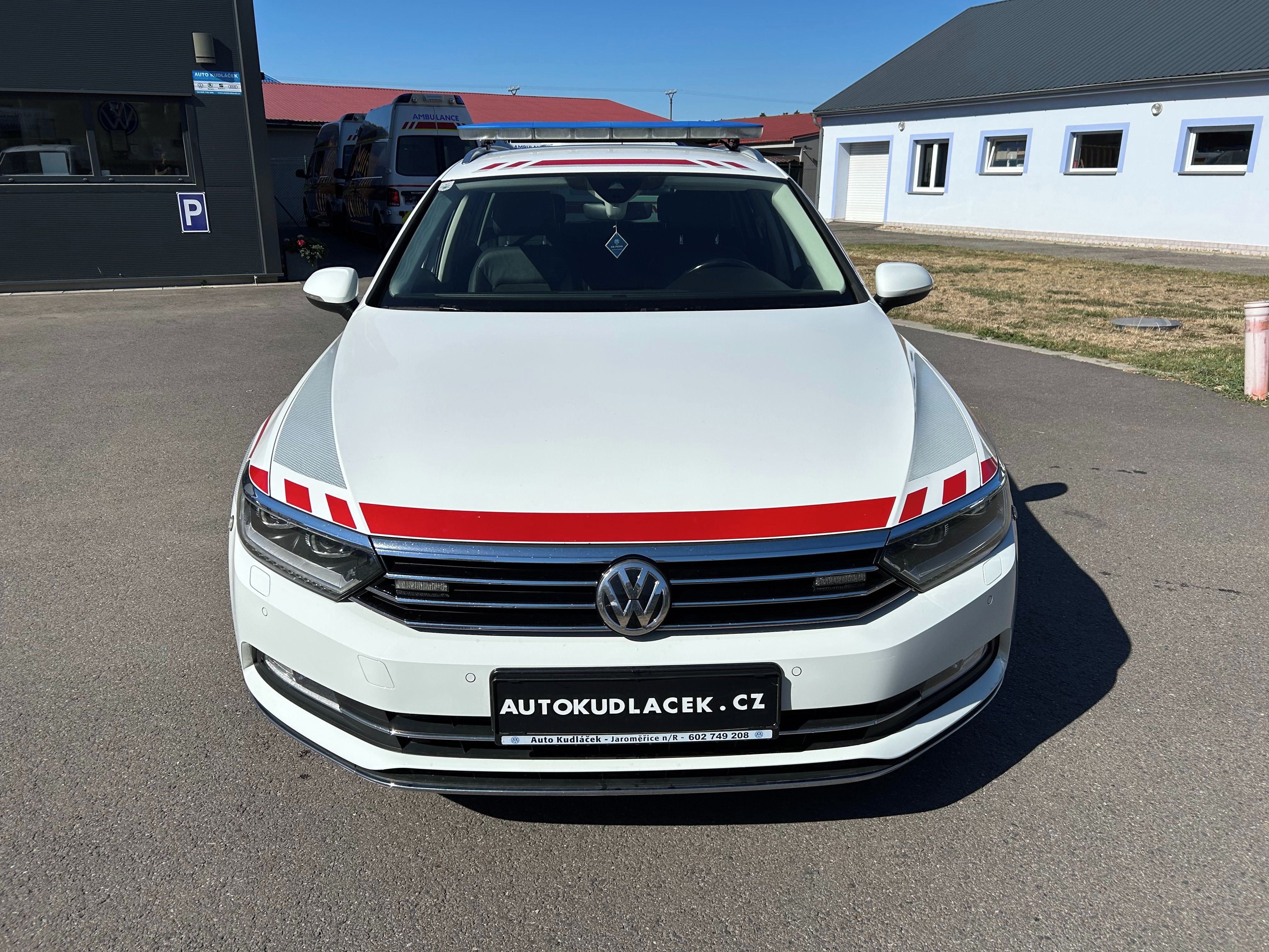 Volkswagen Passat, B8 - 2.0 TDI Sanitní vůz - 4x4 - fotka 2