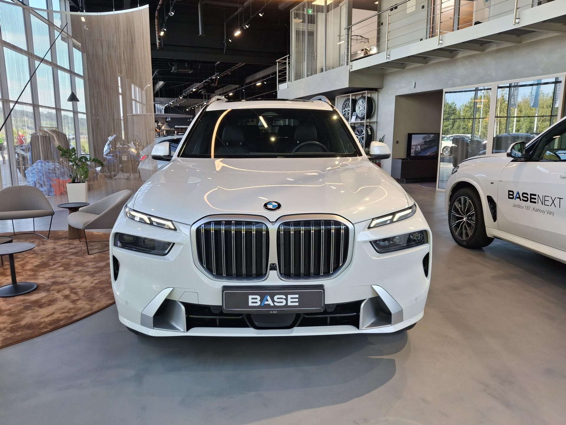 BMW X7, xDrive 40d Individuál - fotka 2
