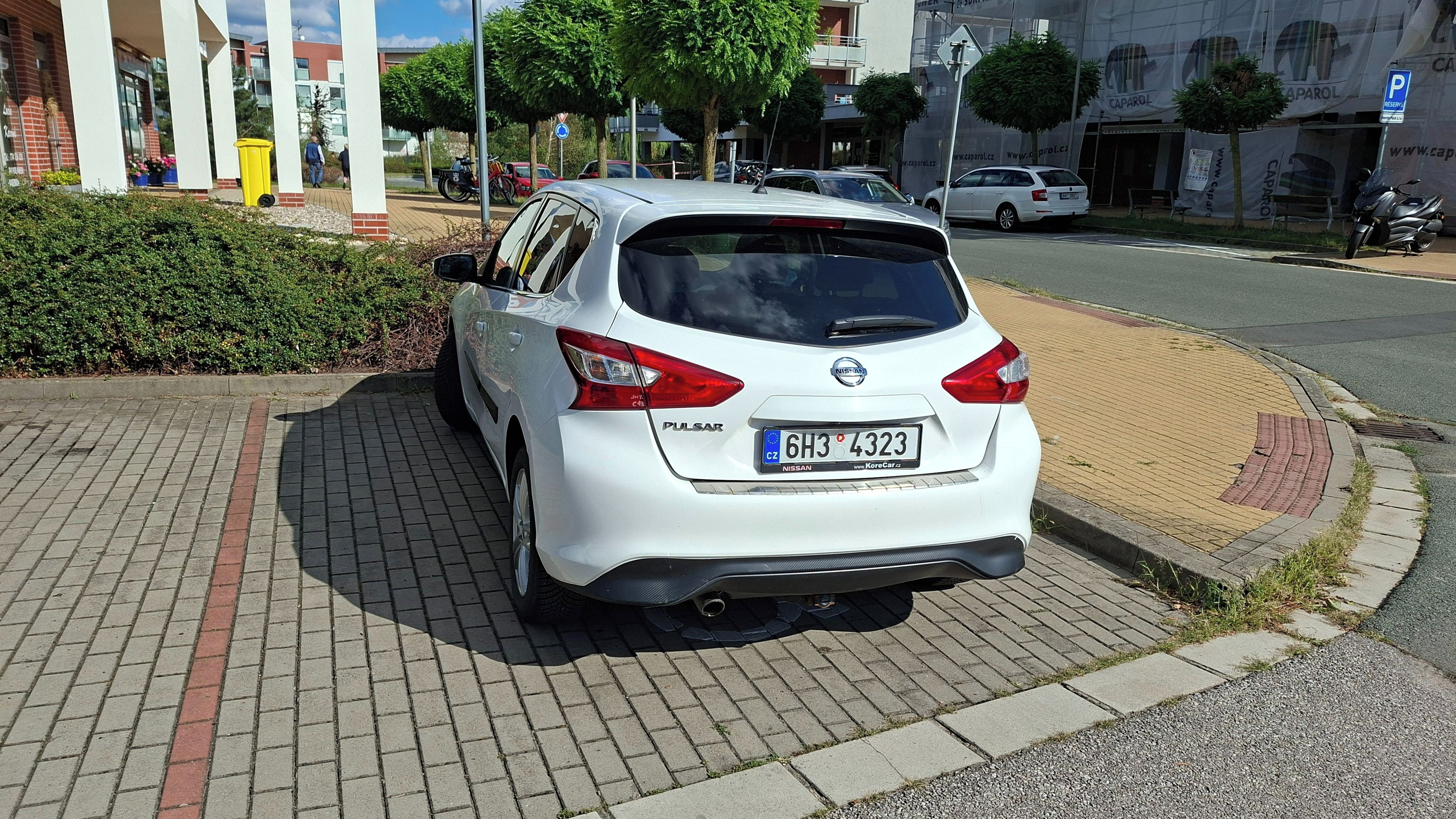 Nissan Pulsar, Nissan Pulsar 1.6 l  Tekna - fotka 4