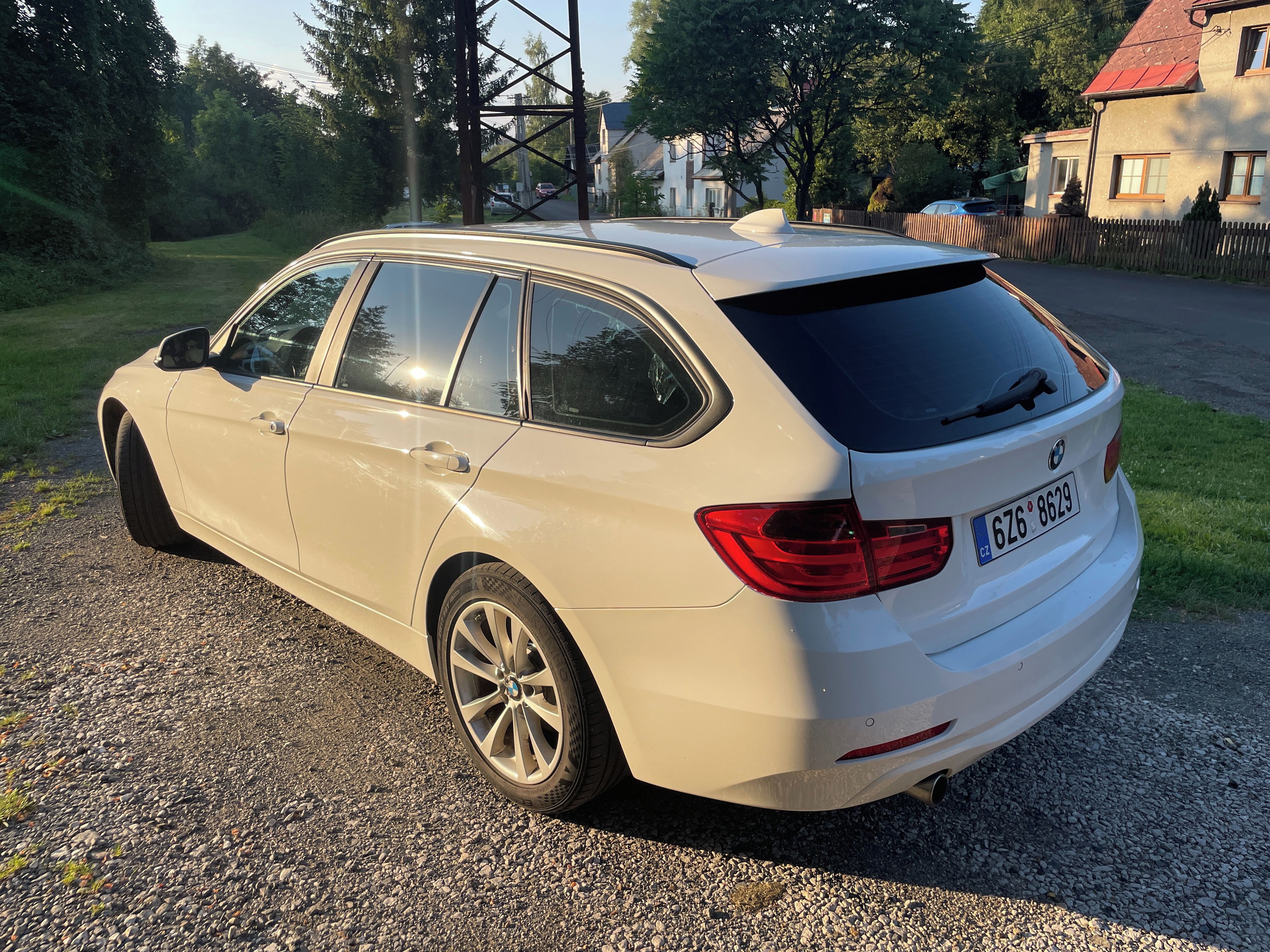 BMW Řada 3, BMW 320d Touring F31 xDrive - fotka 4
