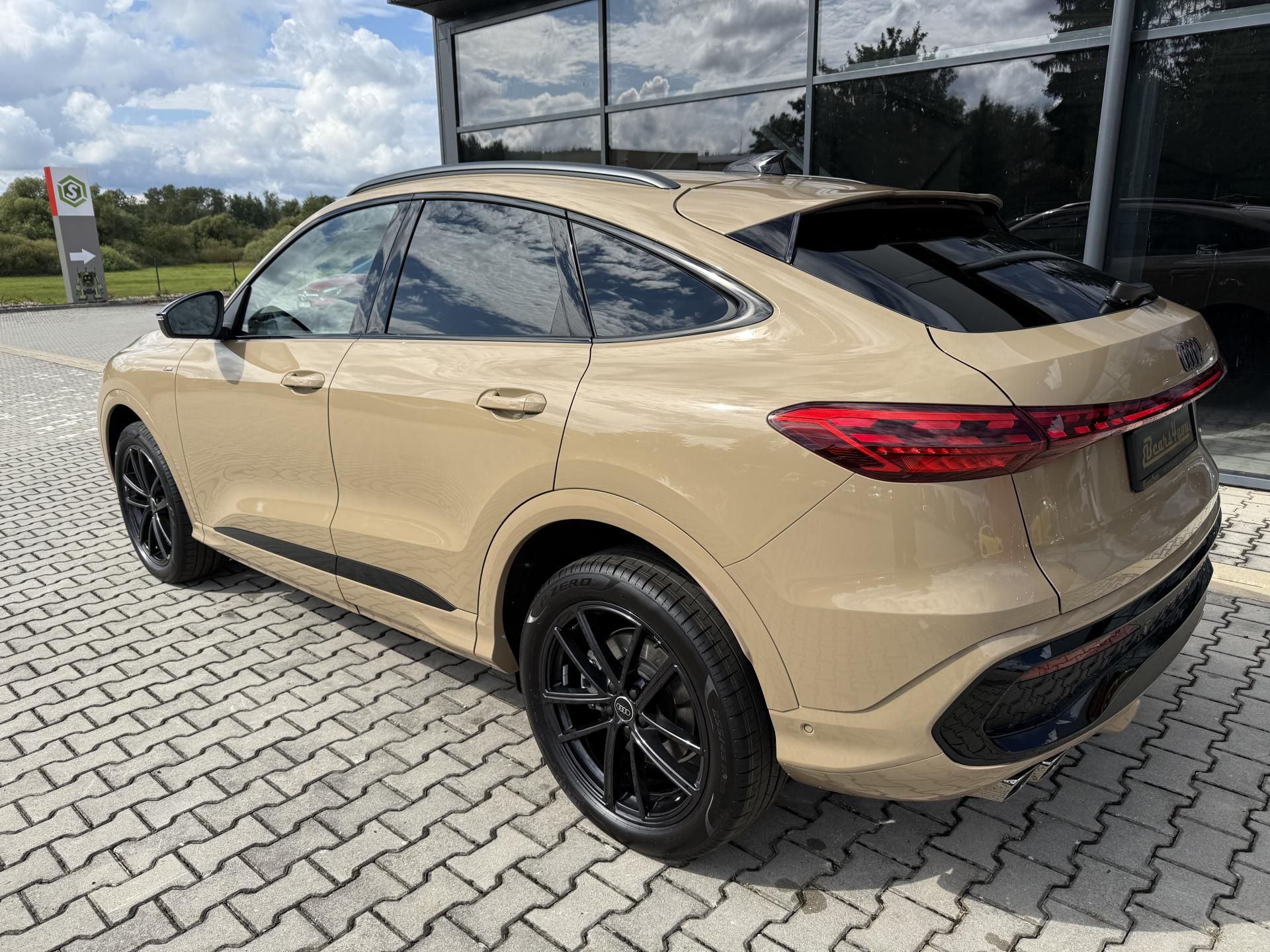 Audi Q5, SB TDI 150kW 4X4 S-LINE R20 3D - fotka 6