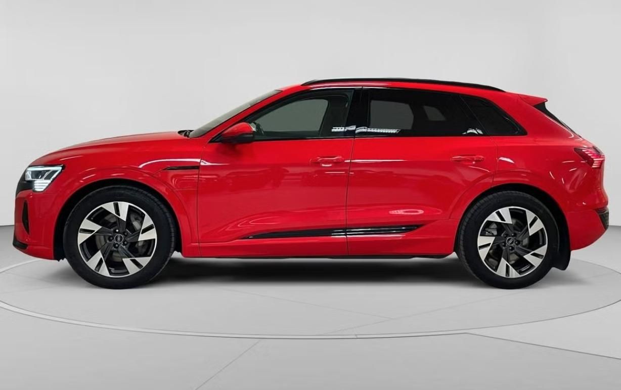 Audi Q8 e-tron, 55 Q 360k Matrix Pano 4 zóny - fotka 2