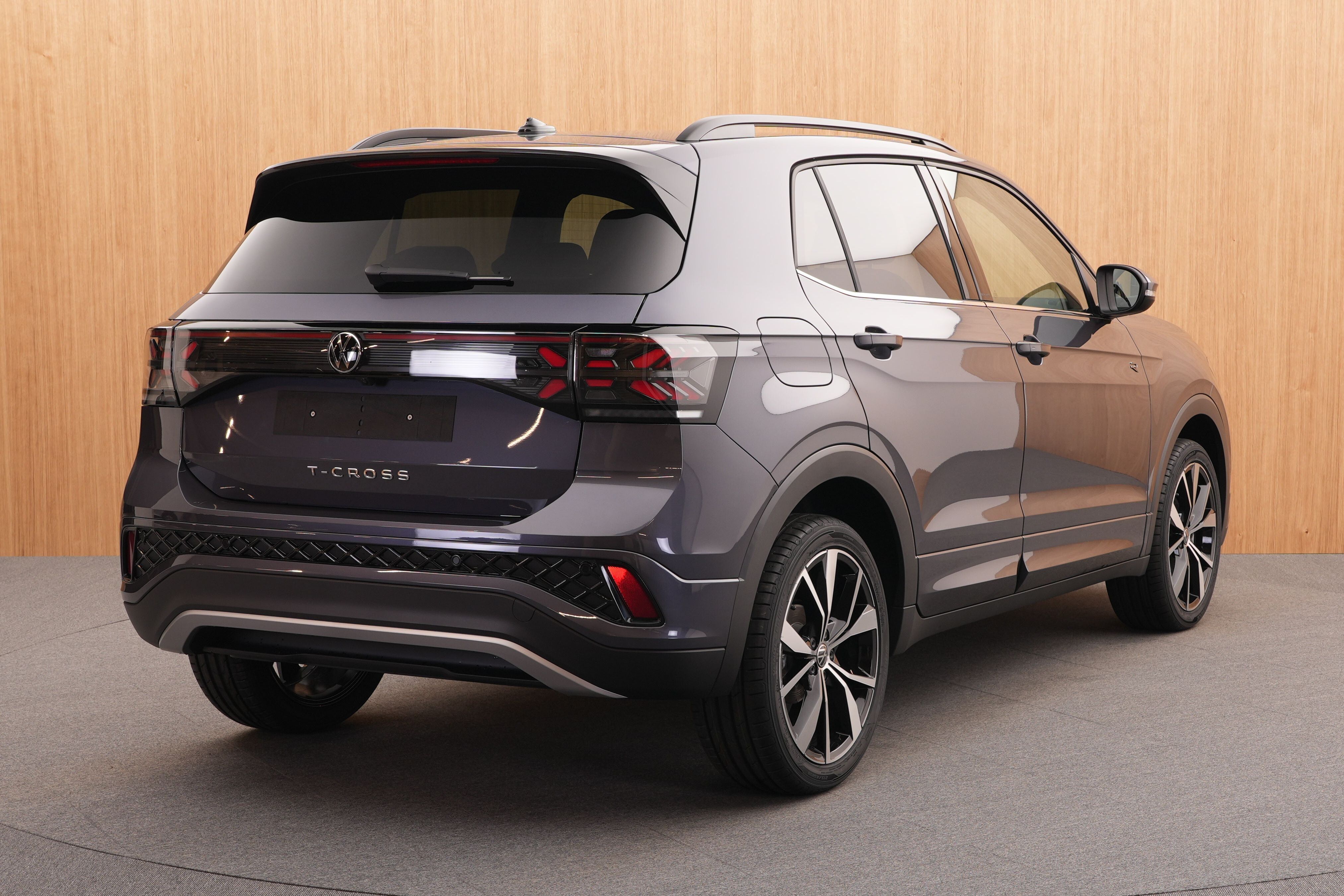 Volkswagen T-Cross, R-Line Limited 1.0 TSI DSG - fotka 4