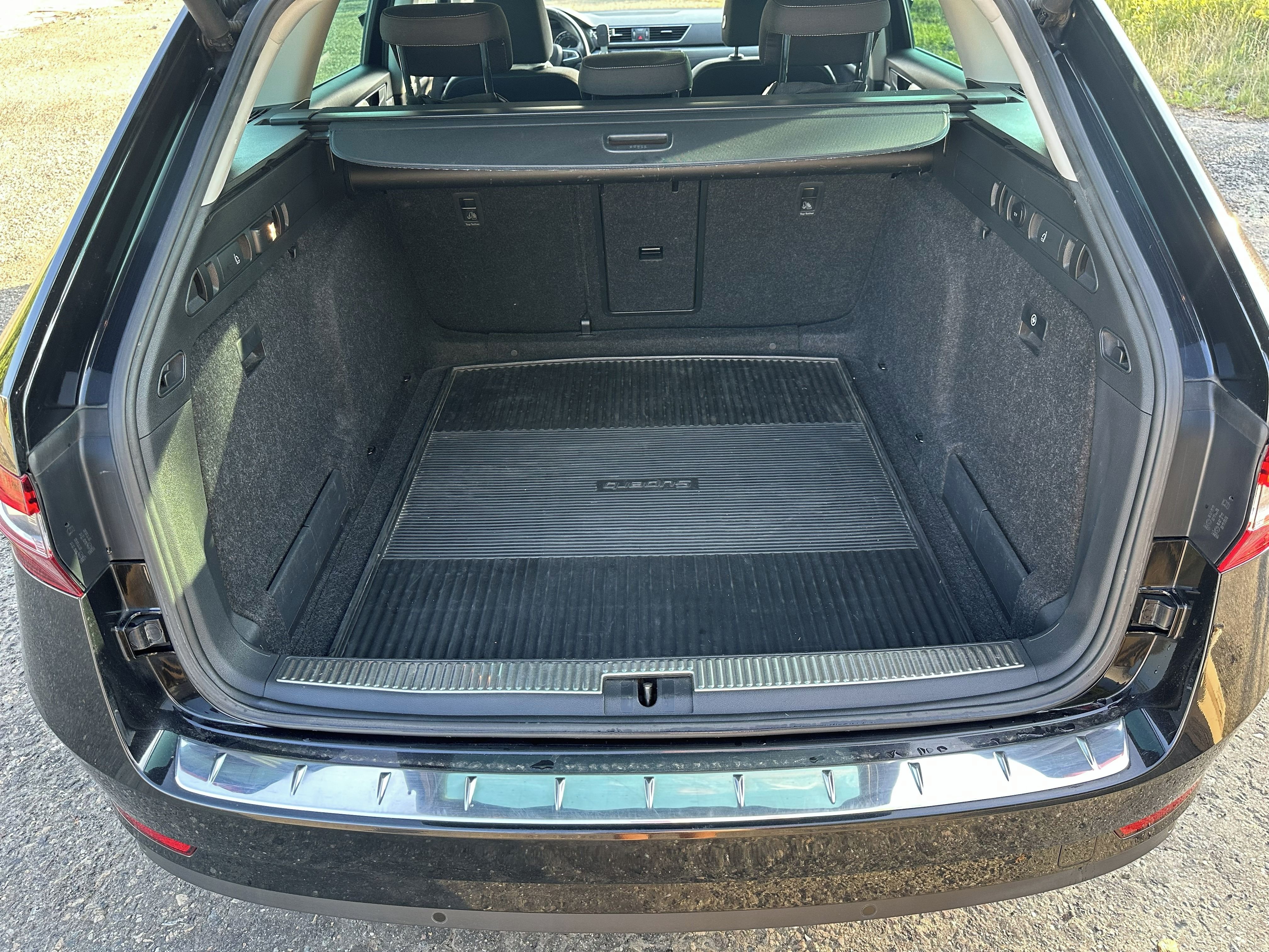 Škoda Superb, ŠKODA SUPERB COMBI 2.0 TDI 140 - fotka 5